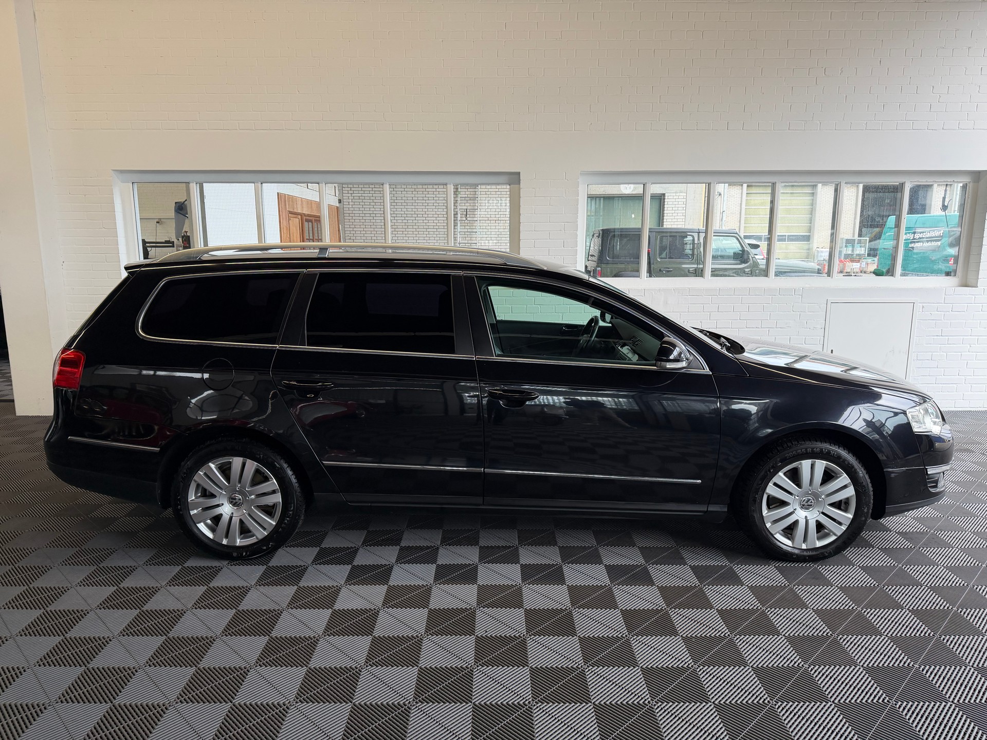 VW Passat Variant 2.0 TDI Highline-image-1