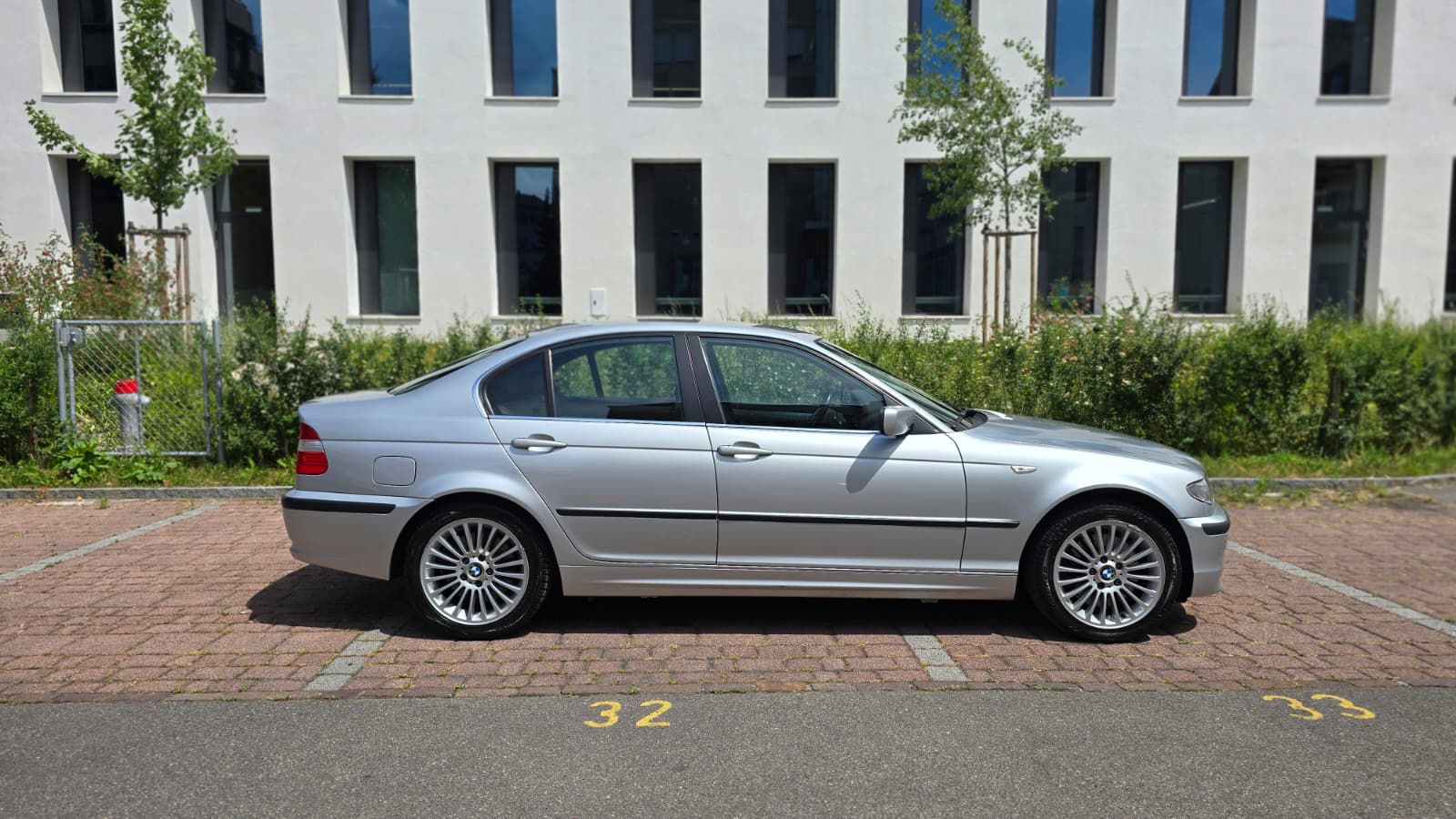 BMW 330xi Facelift| Frisch ab MFK und Service| Elk Leder Sitz| XENON| Tempomat| PDC Sens| Regen Sens-image-3