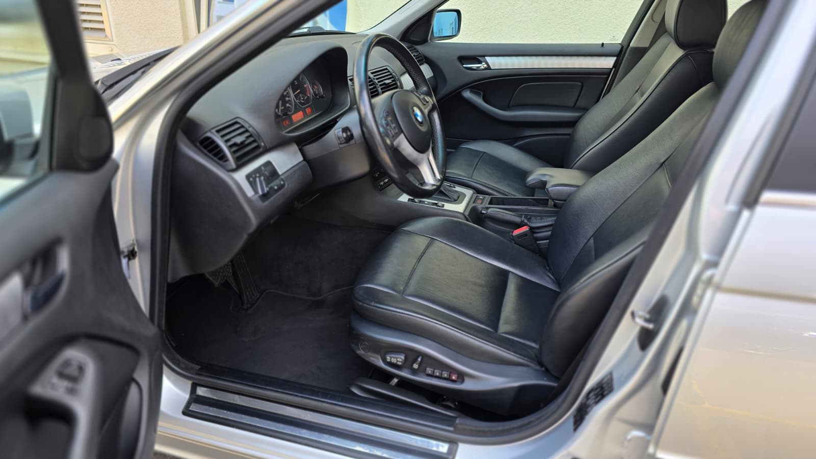 BMW 330xi Facelift| Frisch ab MFK und Service| Elk Leder Sitz| XENON| Tempomat| PDC Sens| Regen Sens-image-11
