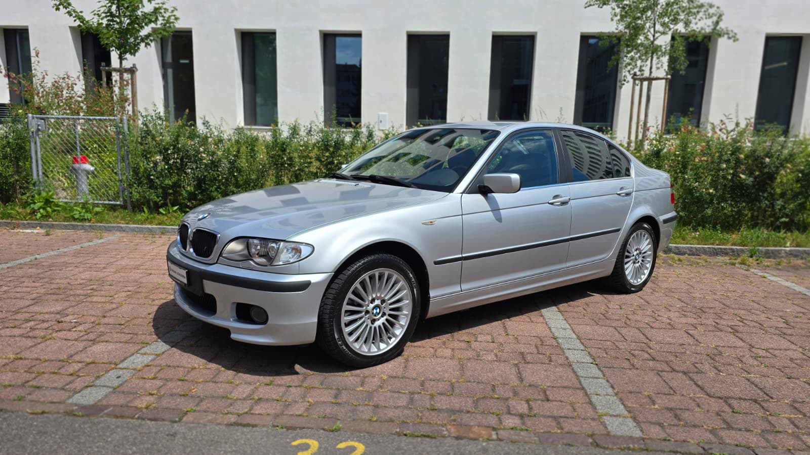 BMW 330xi Facelift| Frisch ab MFK und Service| Elk Leder Sitz| XENON| Tempomat| PDC Sens| Regen Sens-image-0