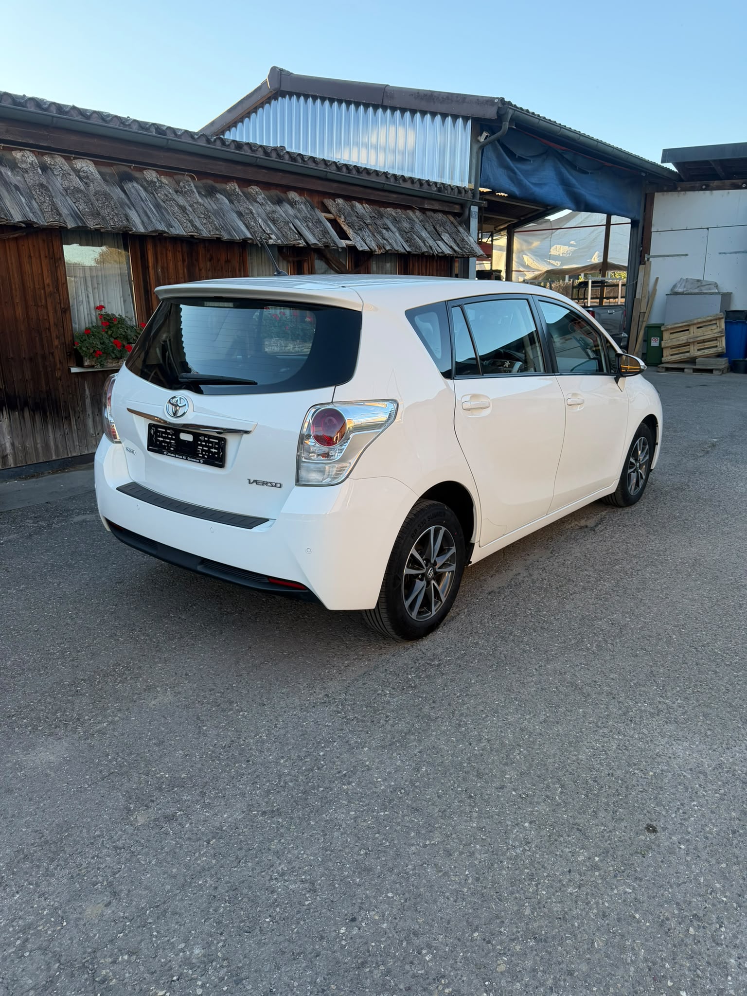TOYOTA Verso 2.0 D-4D Luna-image-2