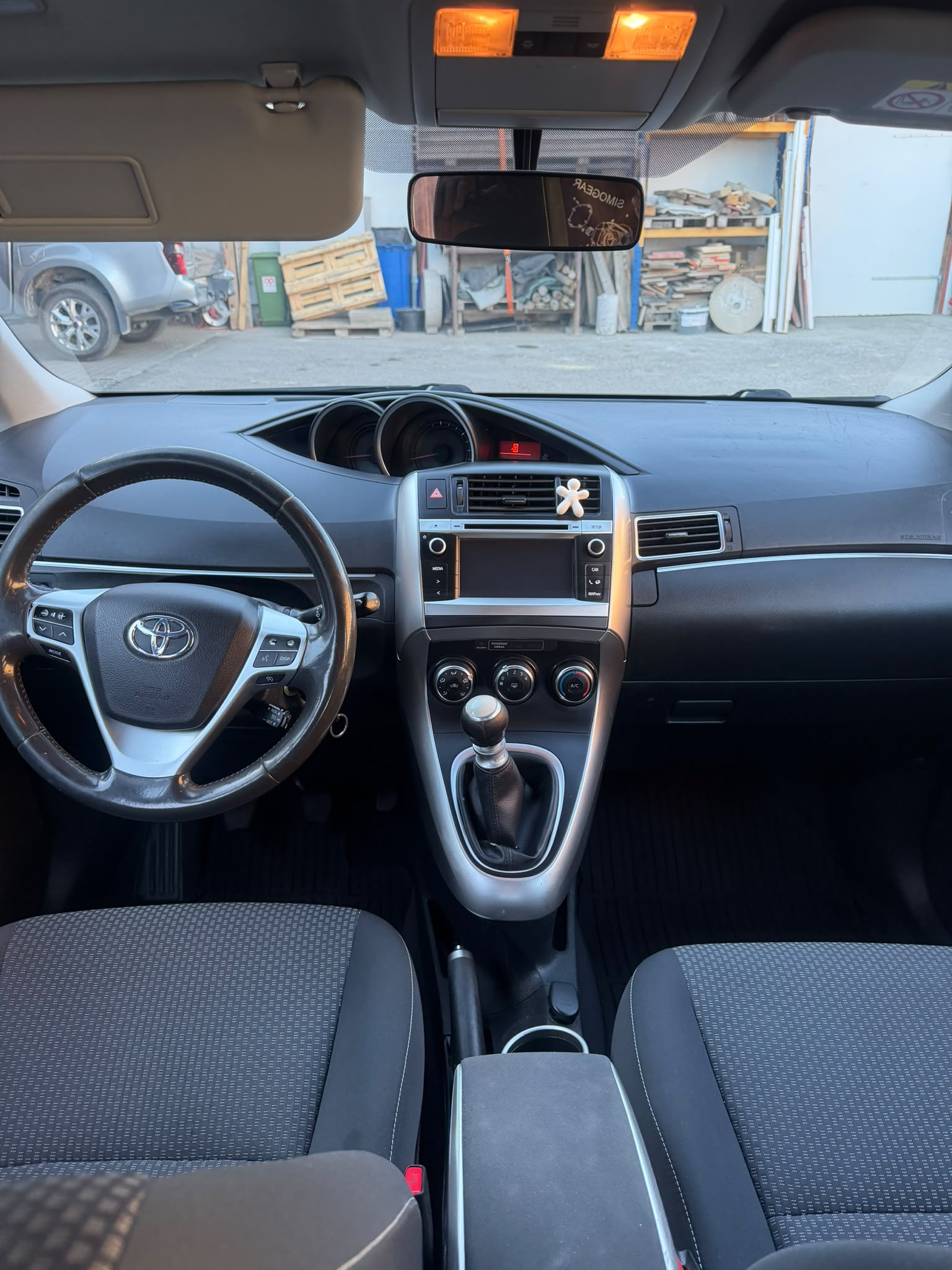 TOYOTA Verso 2.0 D-4D Luna-image-4