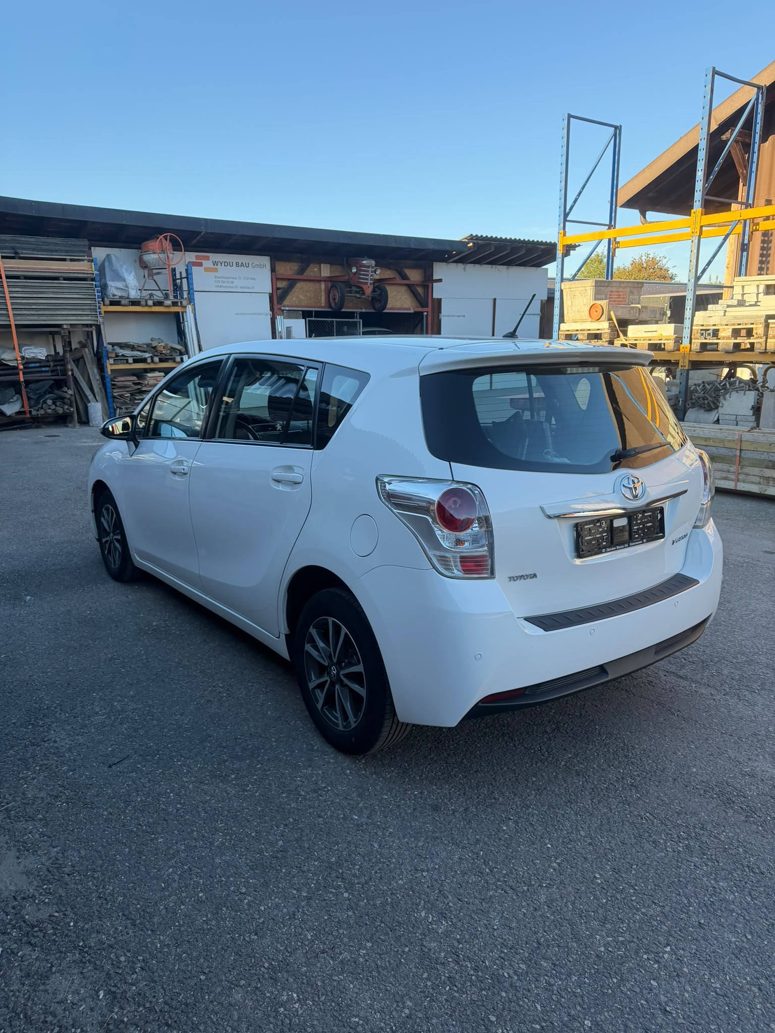 TOYOTA Verso 2.0 D-4D Luna-image-1