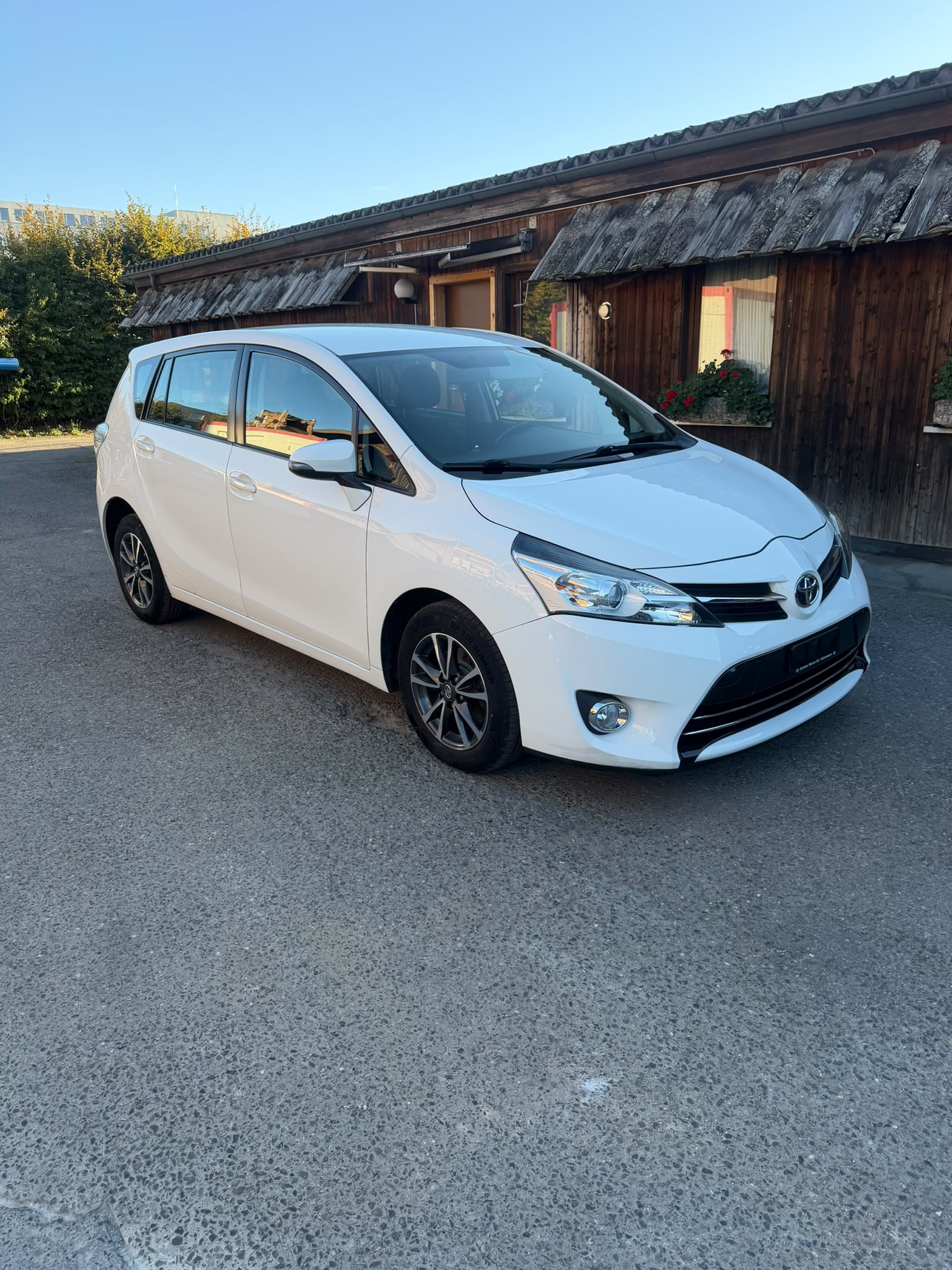 TOYOTA Verso 2.0 D-4D Luna-image-3