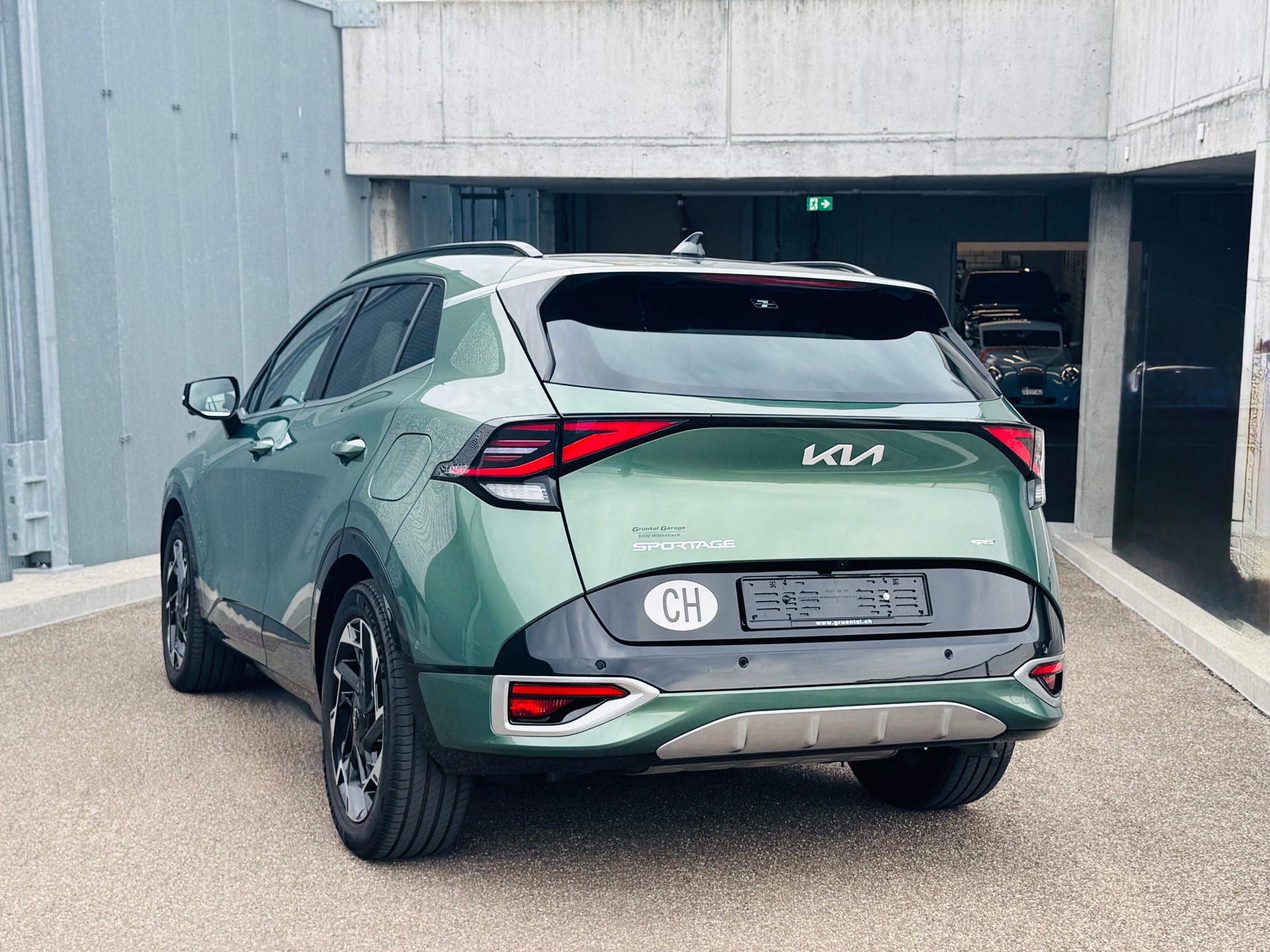 KIA Sportage 1.6T-GDi PHEV GT-Line 4x4 A-image-4
