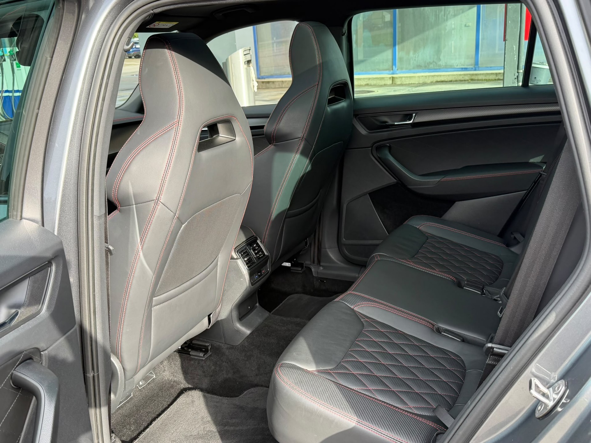 SKODA Kodiaq 2.0 TSI 4x4 RS *El. Anhängerkupplung**Panoramaglasdach**RS-Ledersitze**Top Zustand**Top Ausstattung*-image-10