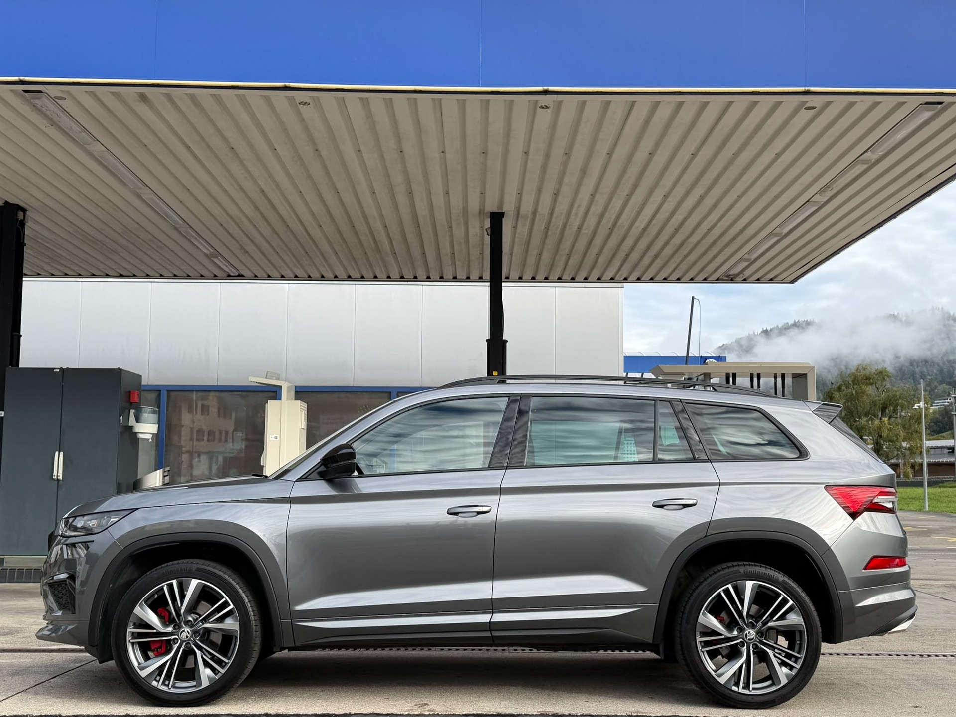 SKODA Kodiaq 2.0 TSI 4x4 RS *El. Anhängerkupplung**Panoramaglasdach**RS-Ledersitze**Top Zustand**Top Ausstattung*-image-3