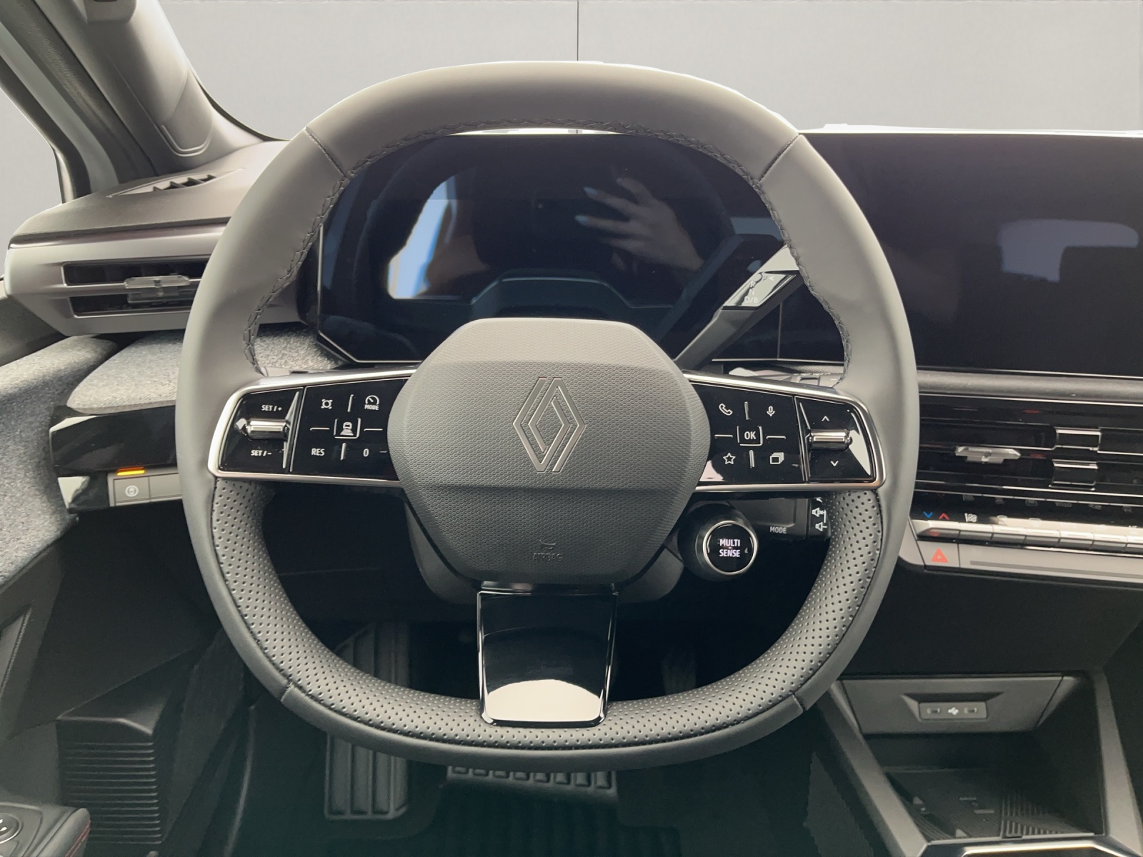 RENAULT Clio 1.8 E-Tech techno-image-9