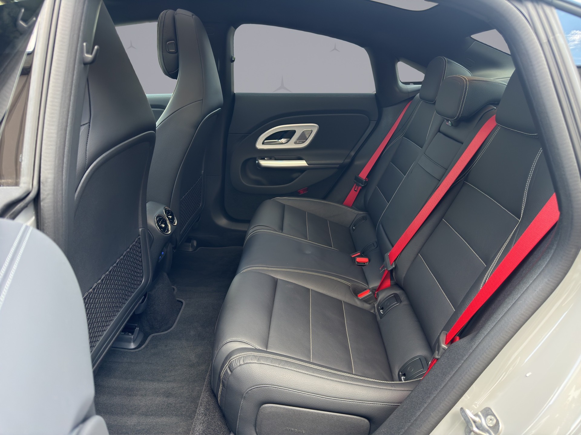 MERCEDES-BENZ CLA 350 AMG Line 4matic-image-11