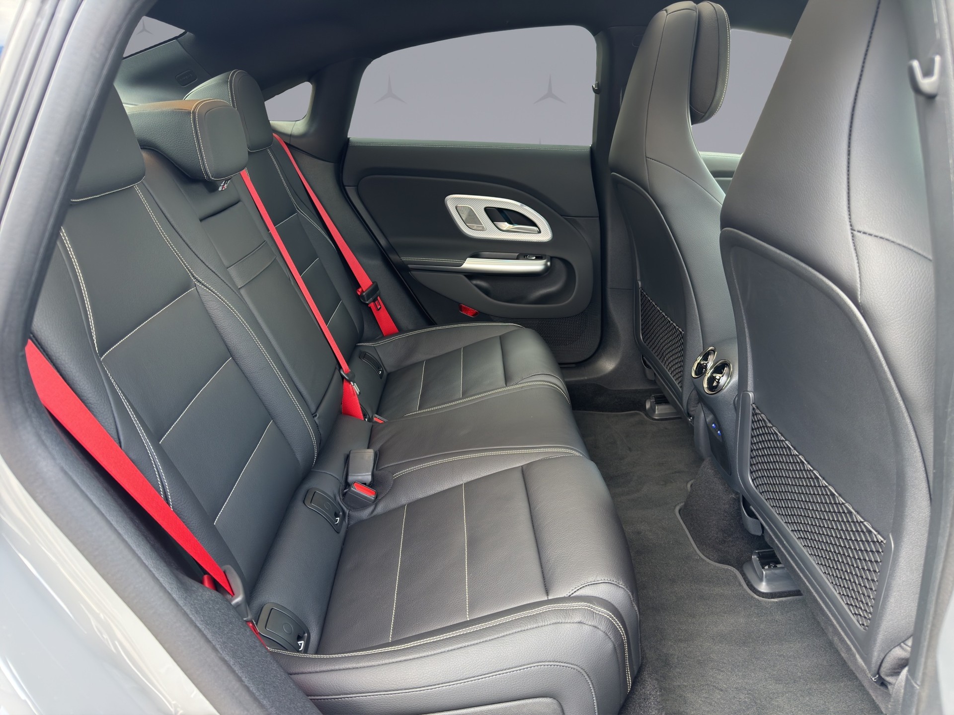 MERCEDES-BENZ CLA 350 AMG Line 4matic-image-16
