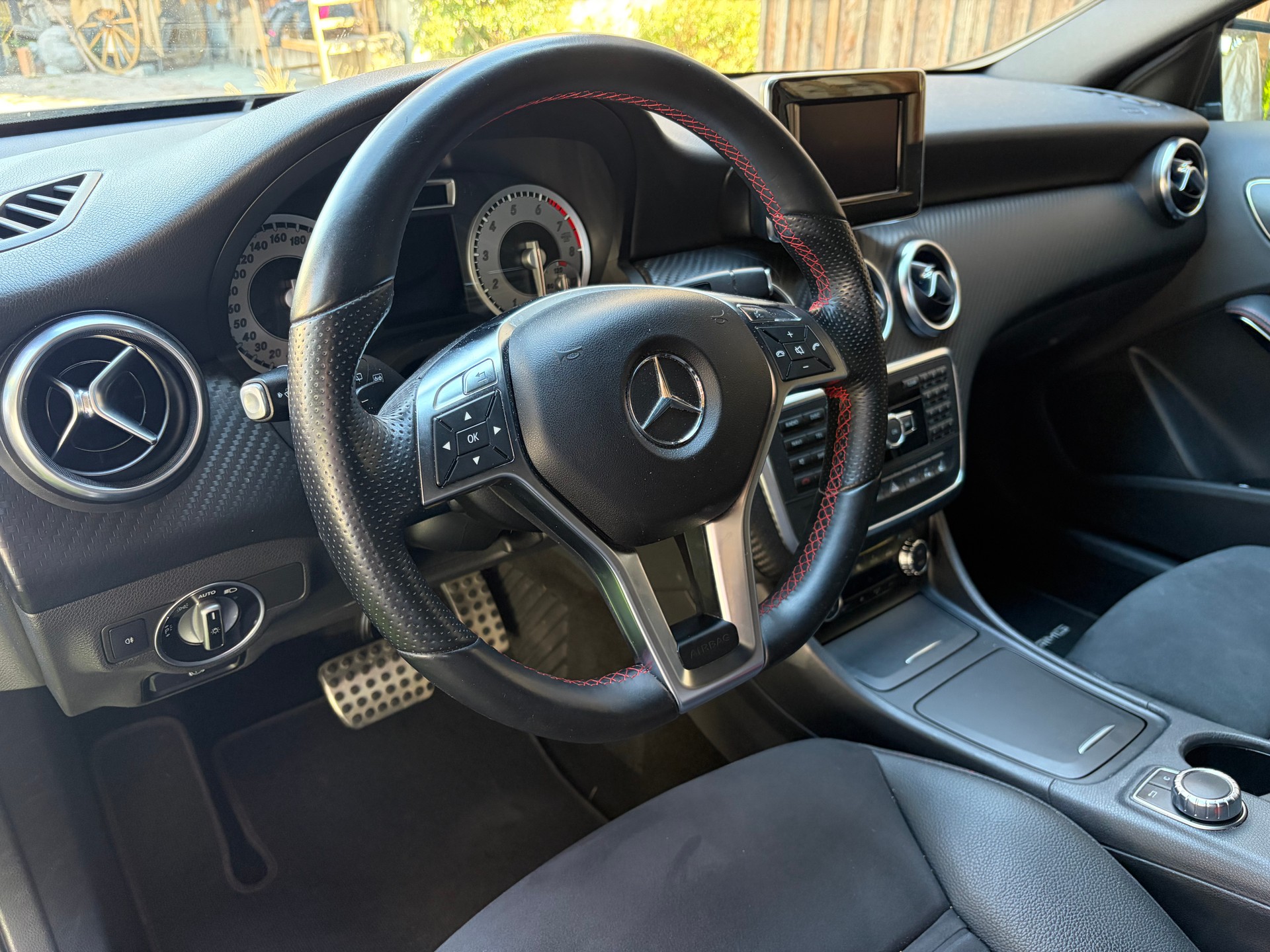 MERCEDES-BENZ A 250 AMG Line-image-4