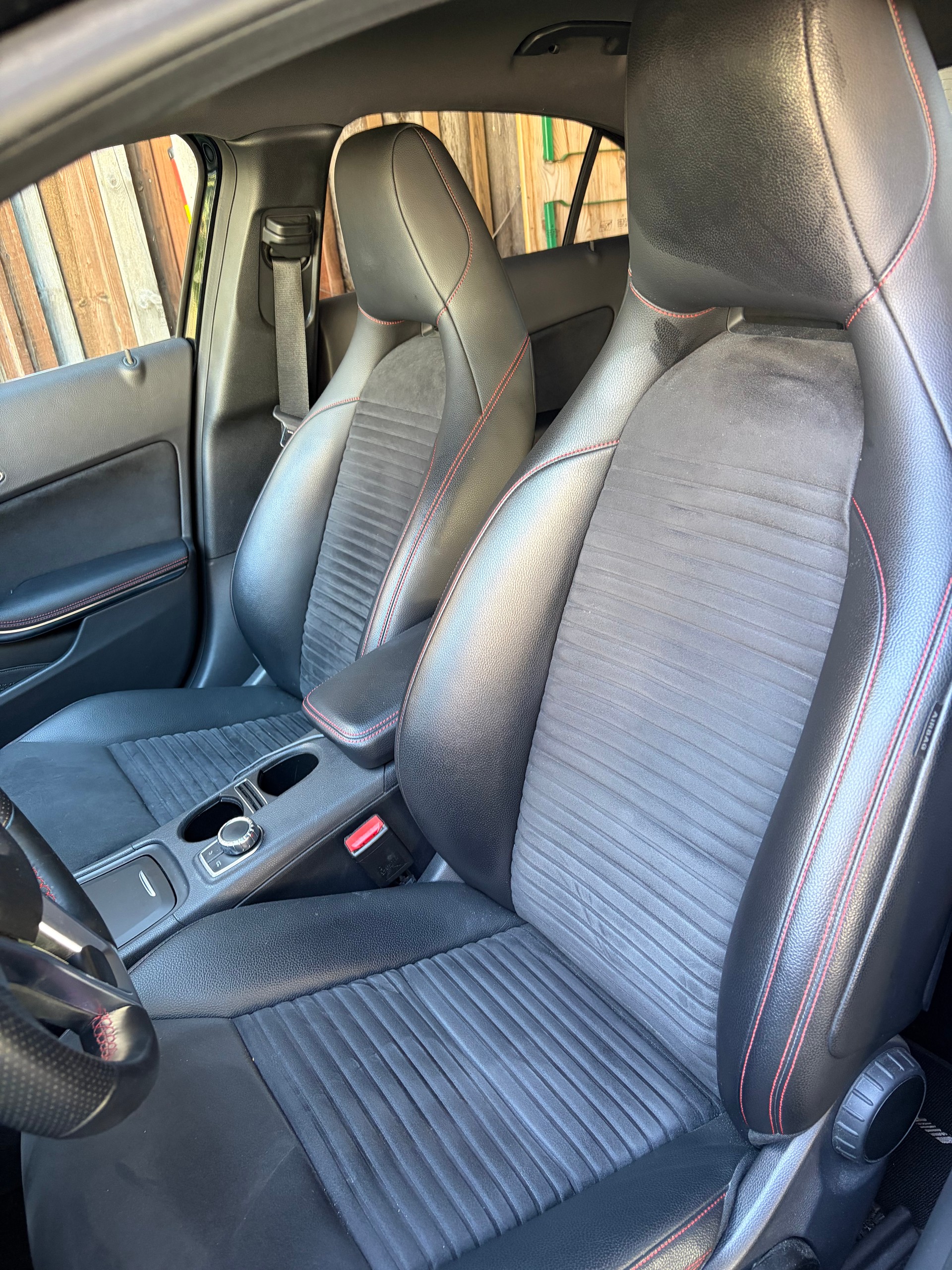 MERCEDES-BENZ A 250 AMG Line-image-5