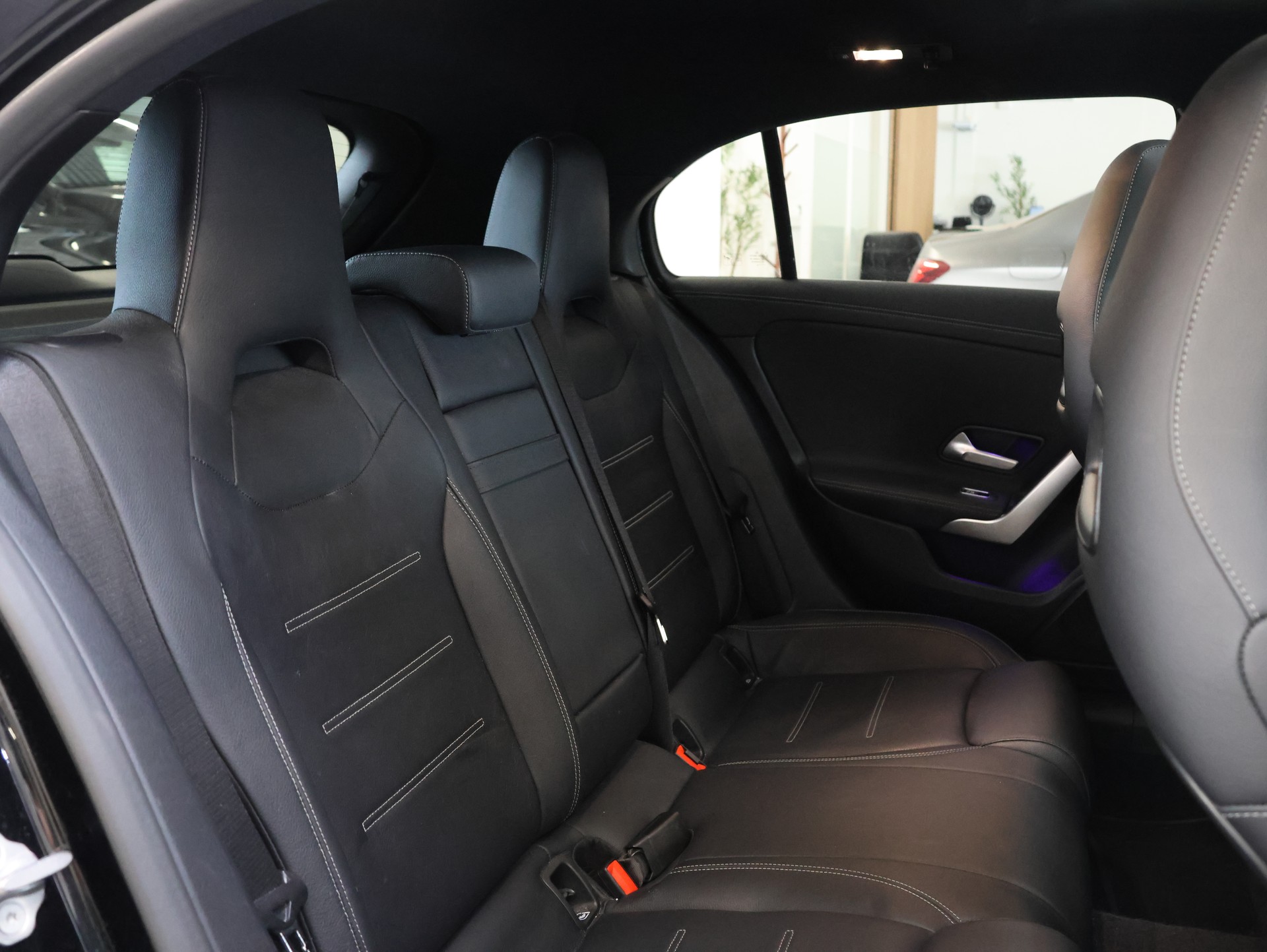 MERCEDES-BENZ A 35 AMG 4Matic Speedshift-image-17