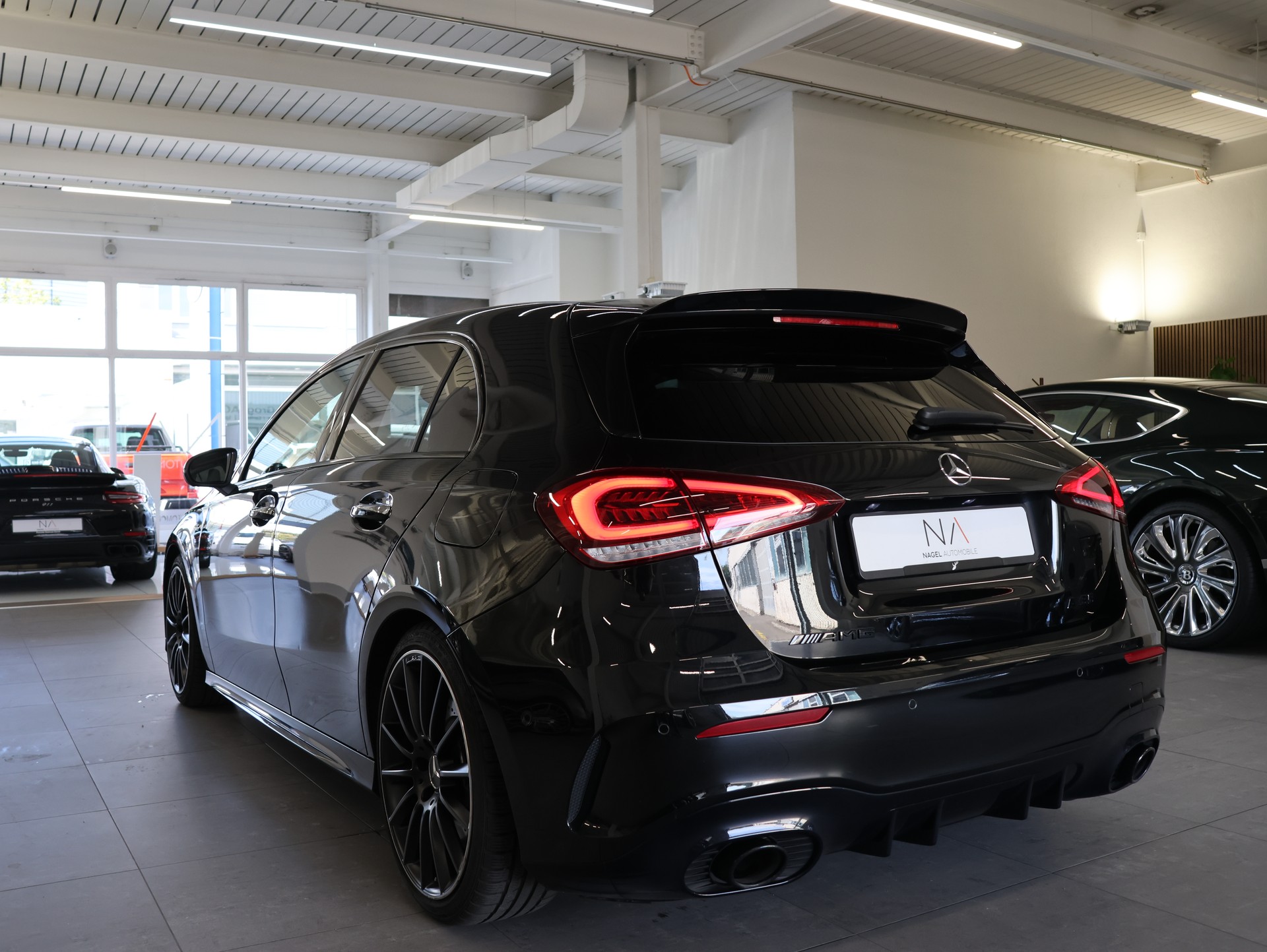 MERCEDES-BENZ A 35 AMG 4Matic Speedshift-image-4