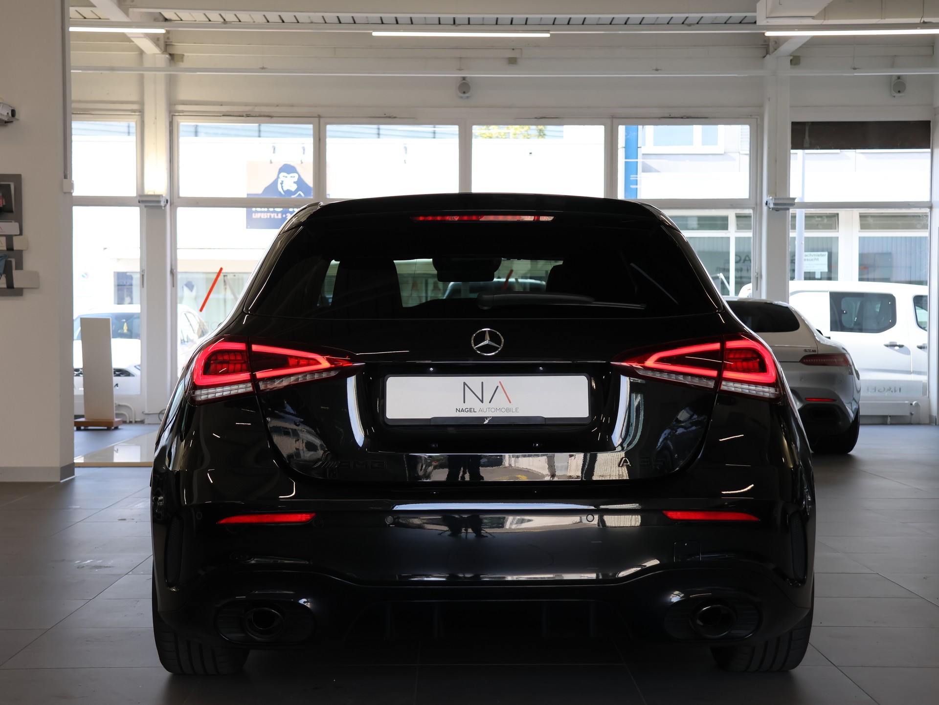MERCEDES-BENZ A 35 AMG 4Matic Speedshift-image-5
