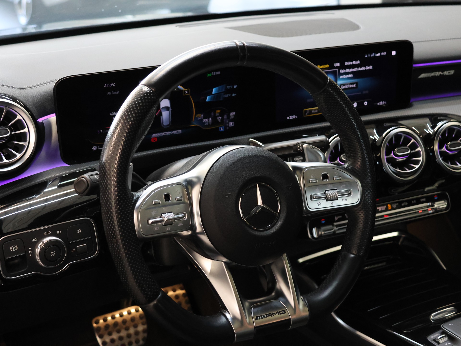 MERCEDES-BENZ A 35 AMG 4Matic Speedshift-image-18