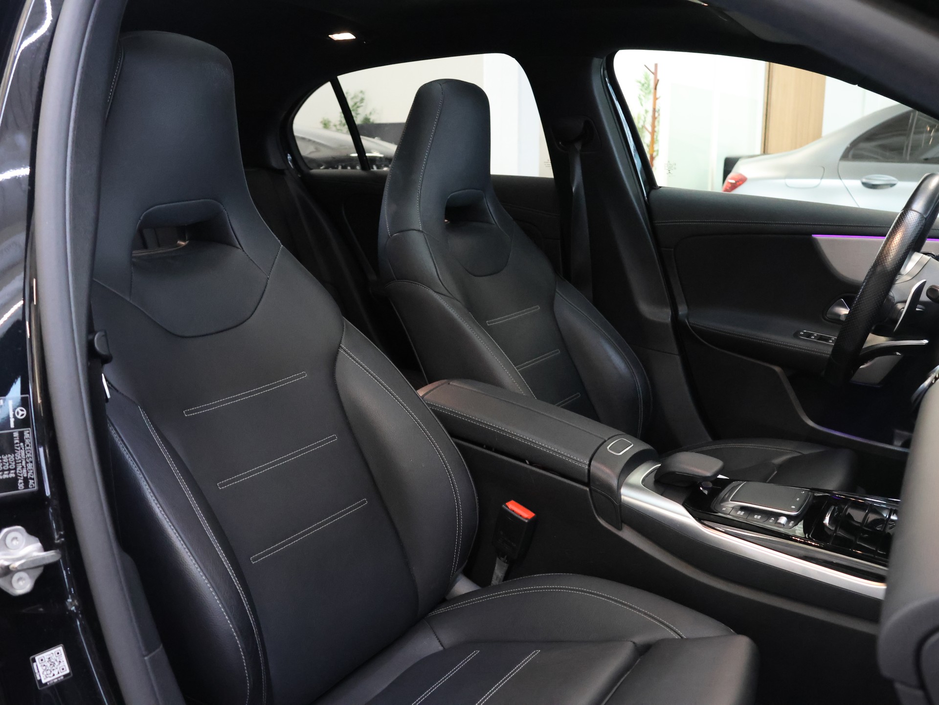MERCEDES-BENZ A 35 AMG 4Matic Speedshift-image-14