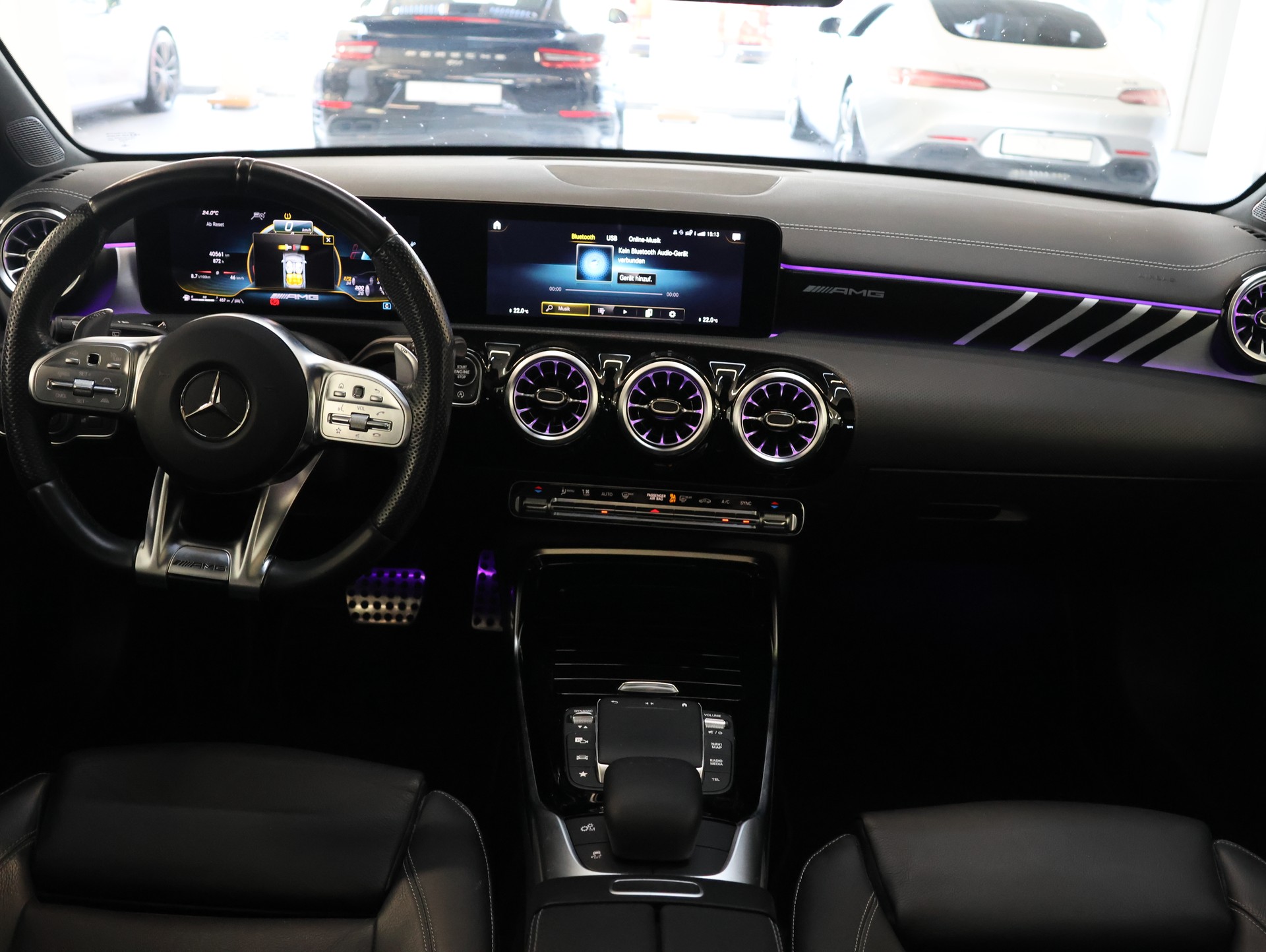 MERCEDES-BENZ A 35 AMG 4Matic Speedshift-image-28