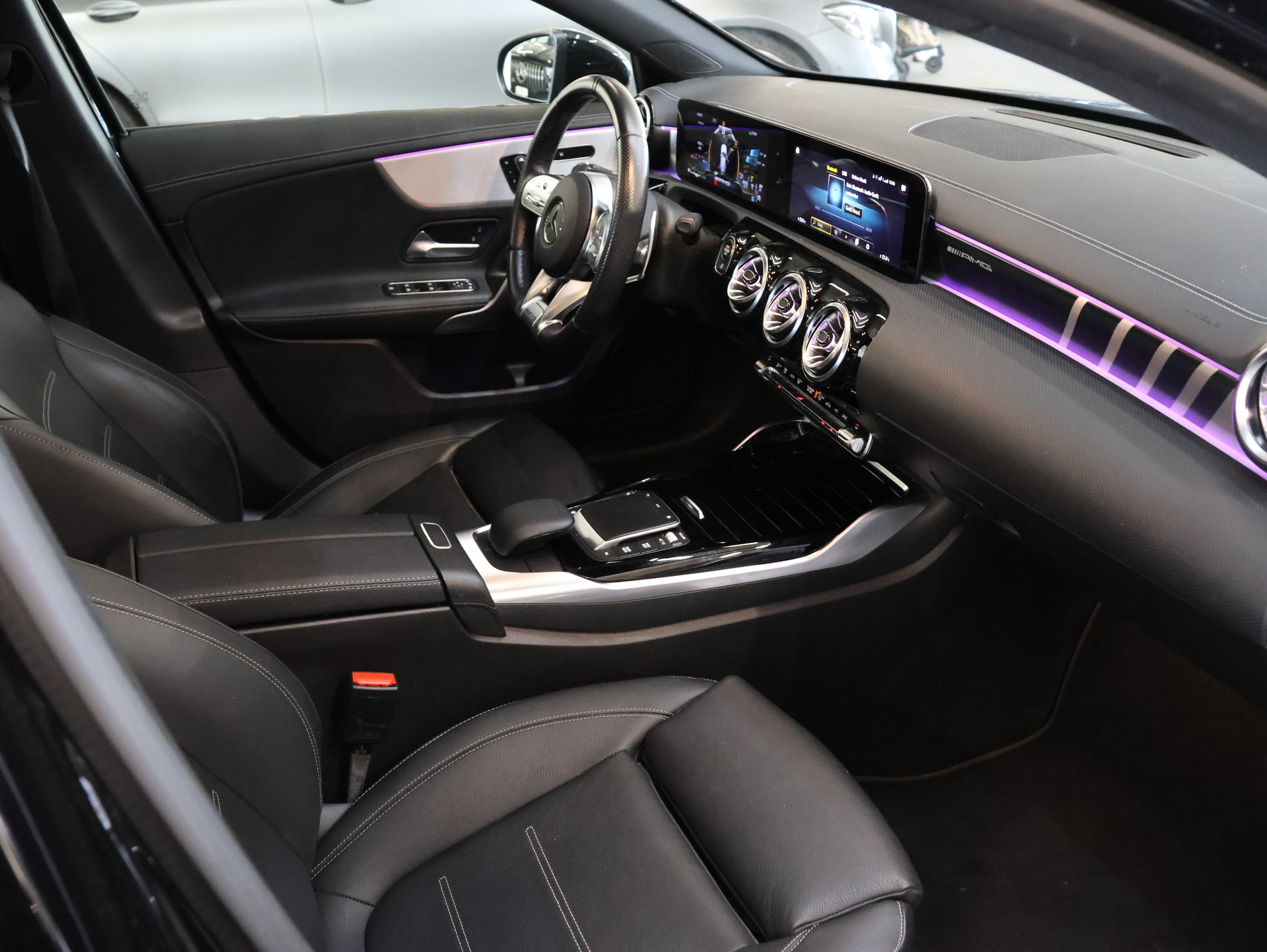 MERCEDES-BENZ A 35 AMG 4Matic Speedshift-image-13