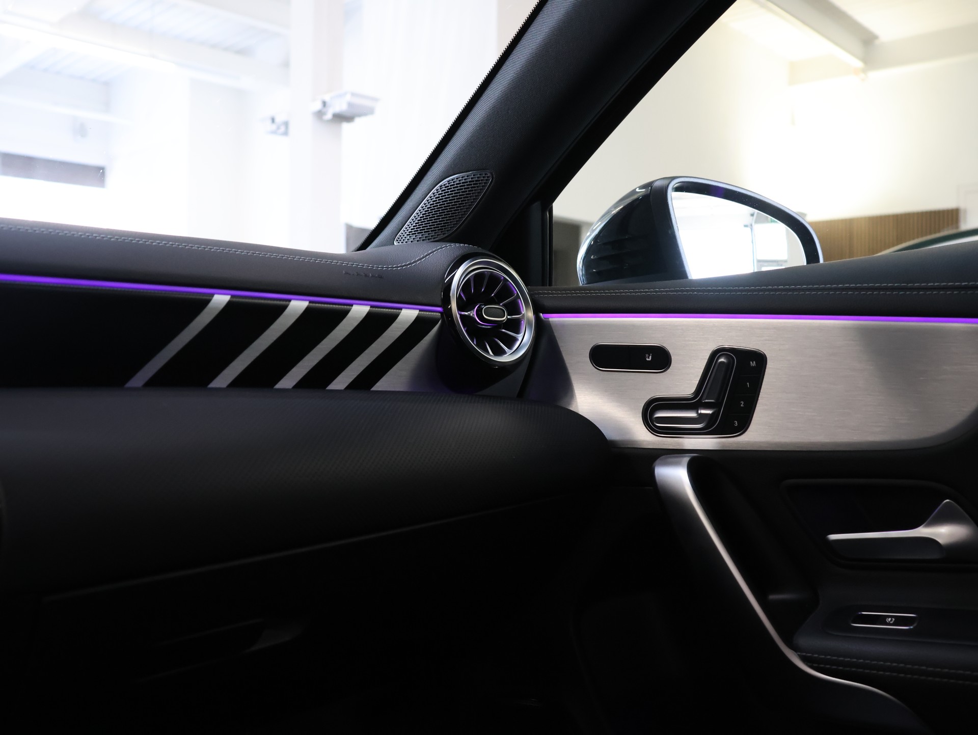 MERCEDES-BENZ A 35 AMG 4Matic Speedshift-image-21