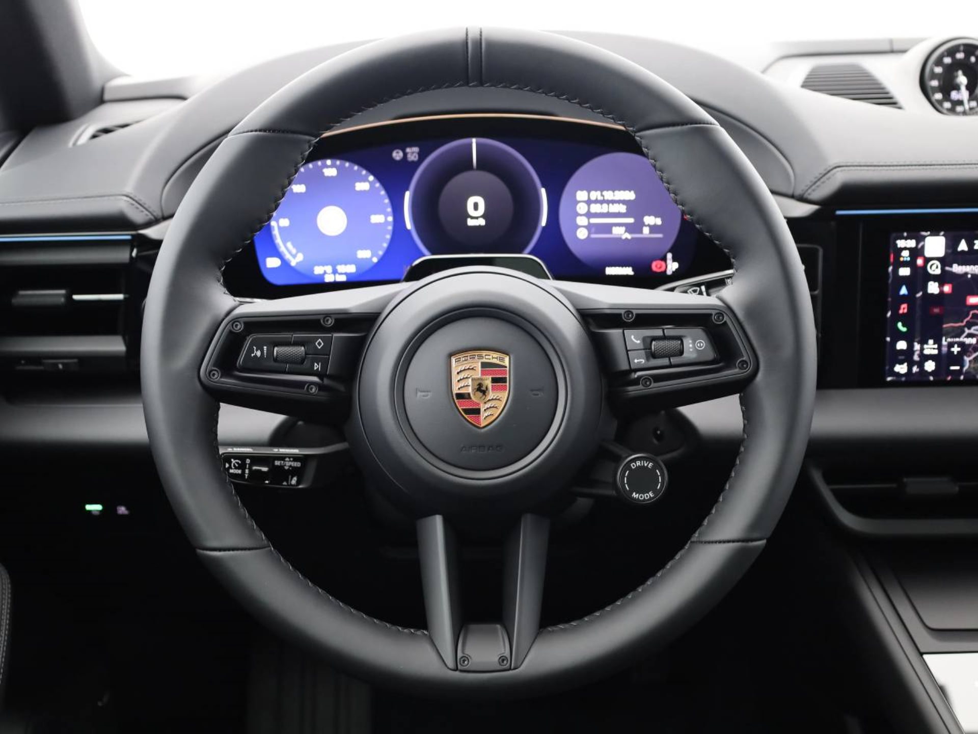 PORSCHE Macan 4-image-9