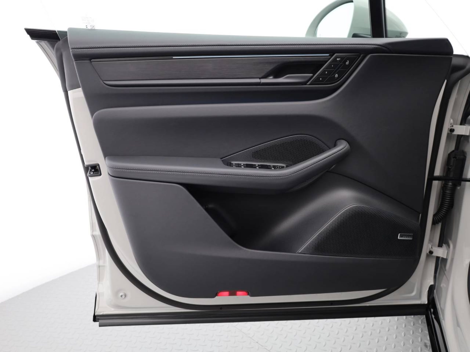 PORSCHE Macan 4-image-18