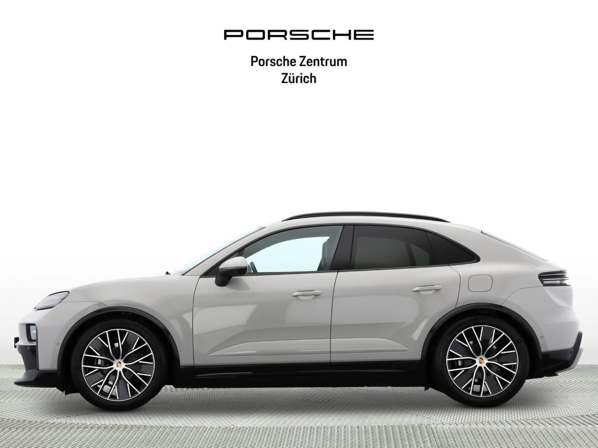 PORSCHE Macan 4-image-1