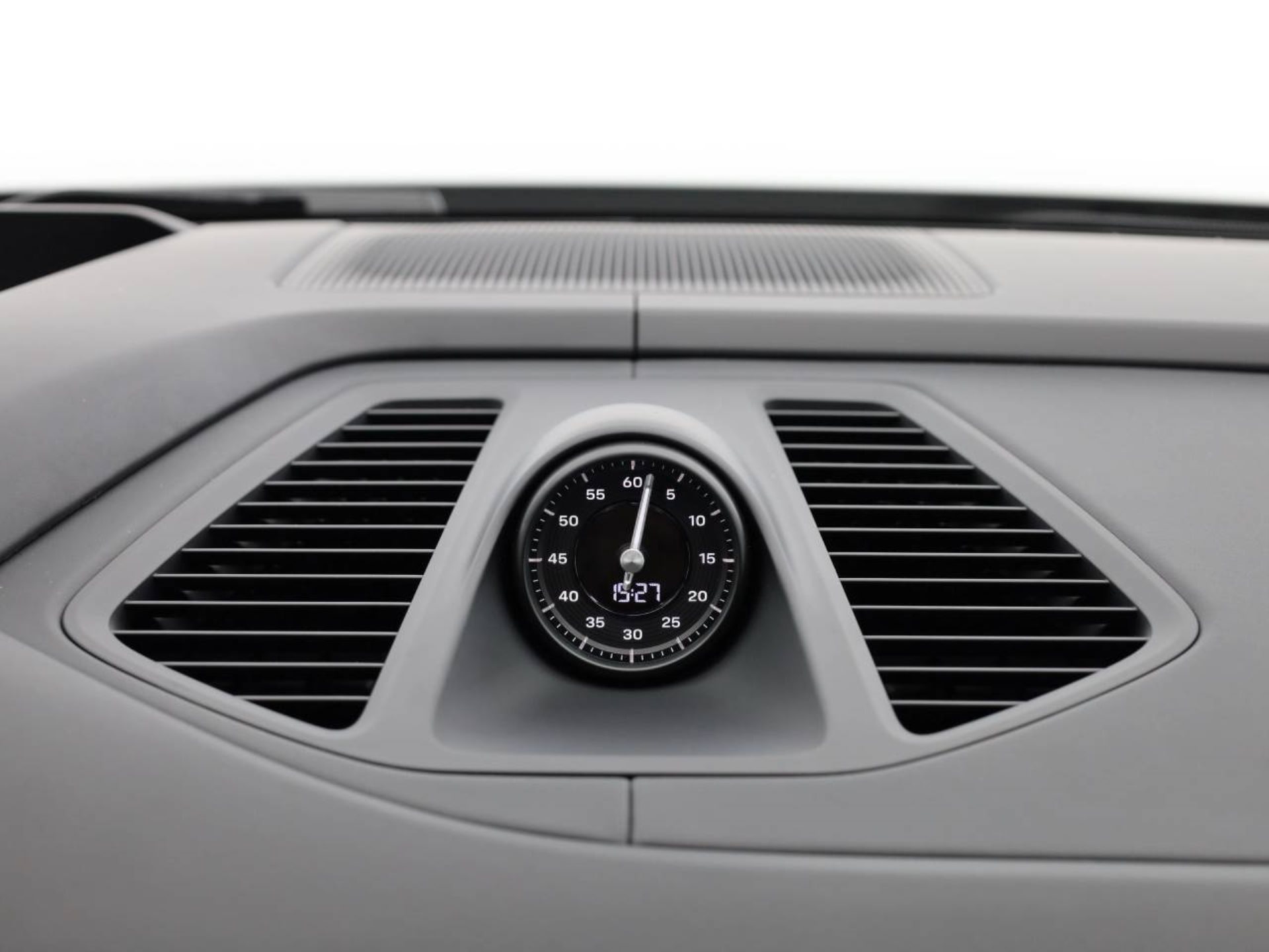 PORSCHE Macan 4-image-13