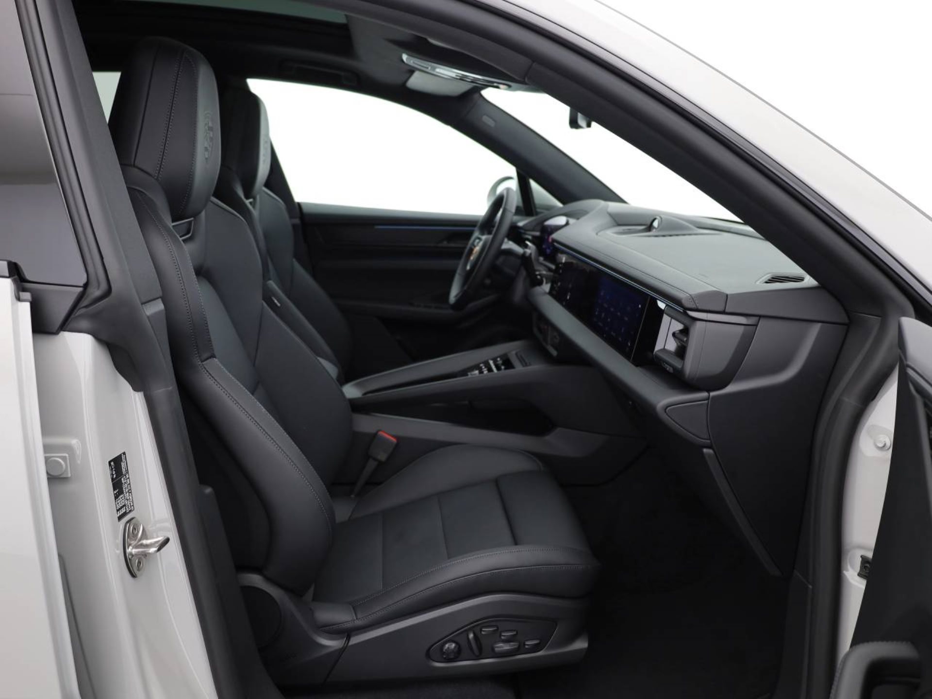 PORSCHE Macan 4-image-12