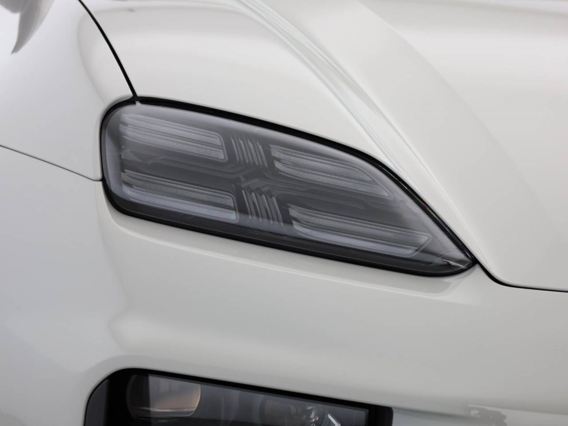 PORSCHE Macan 4-image-8