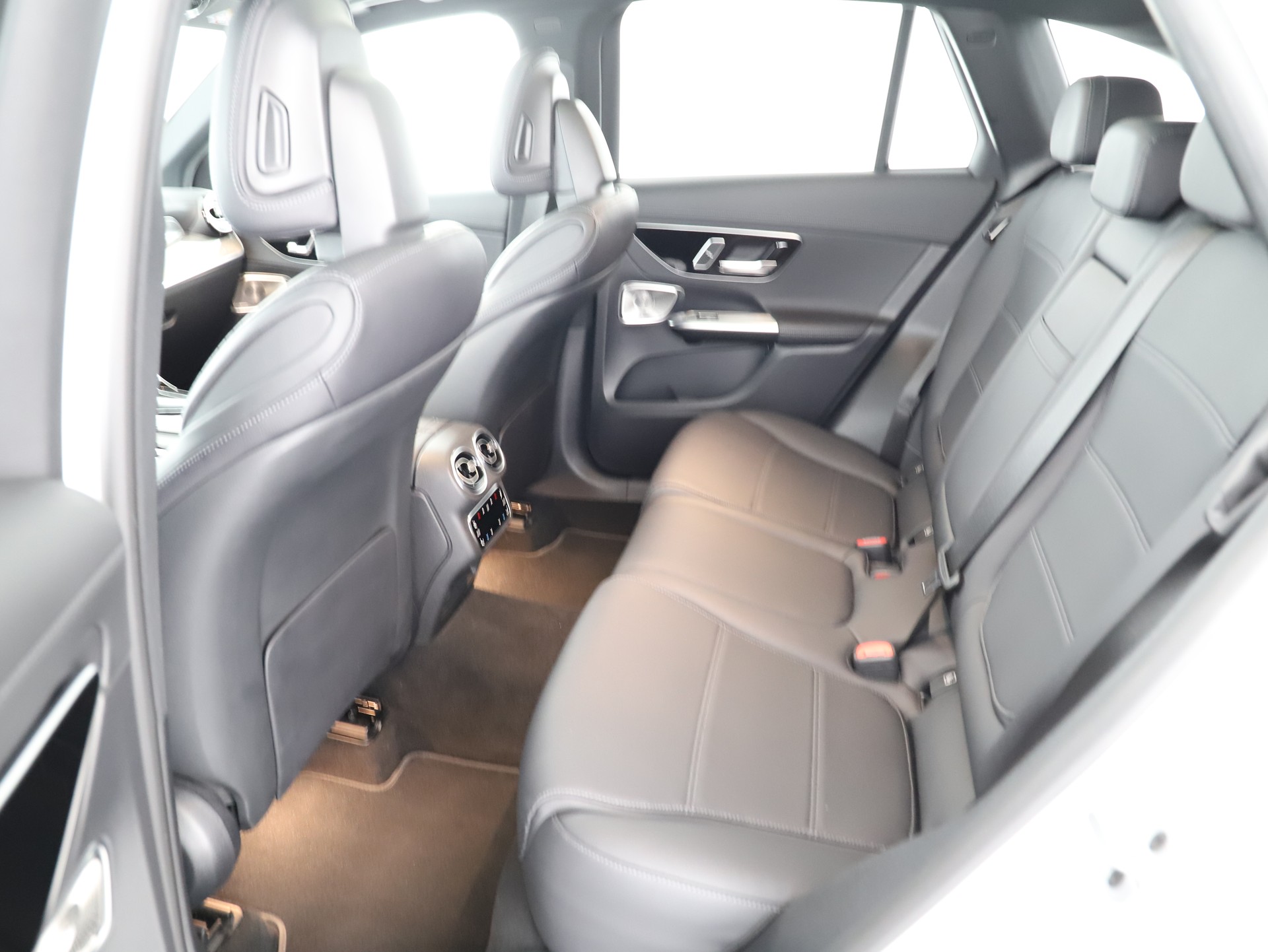 MERCEDES-BENZ GLC 300 e 4M 9G-Tronic-image-12