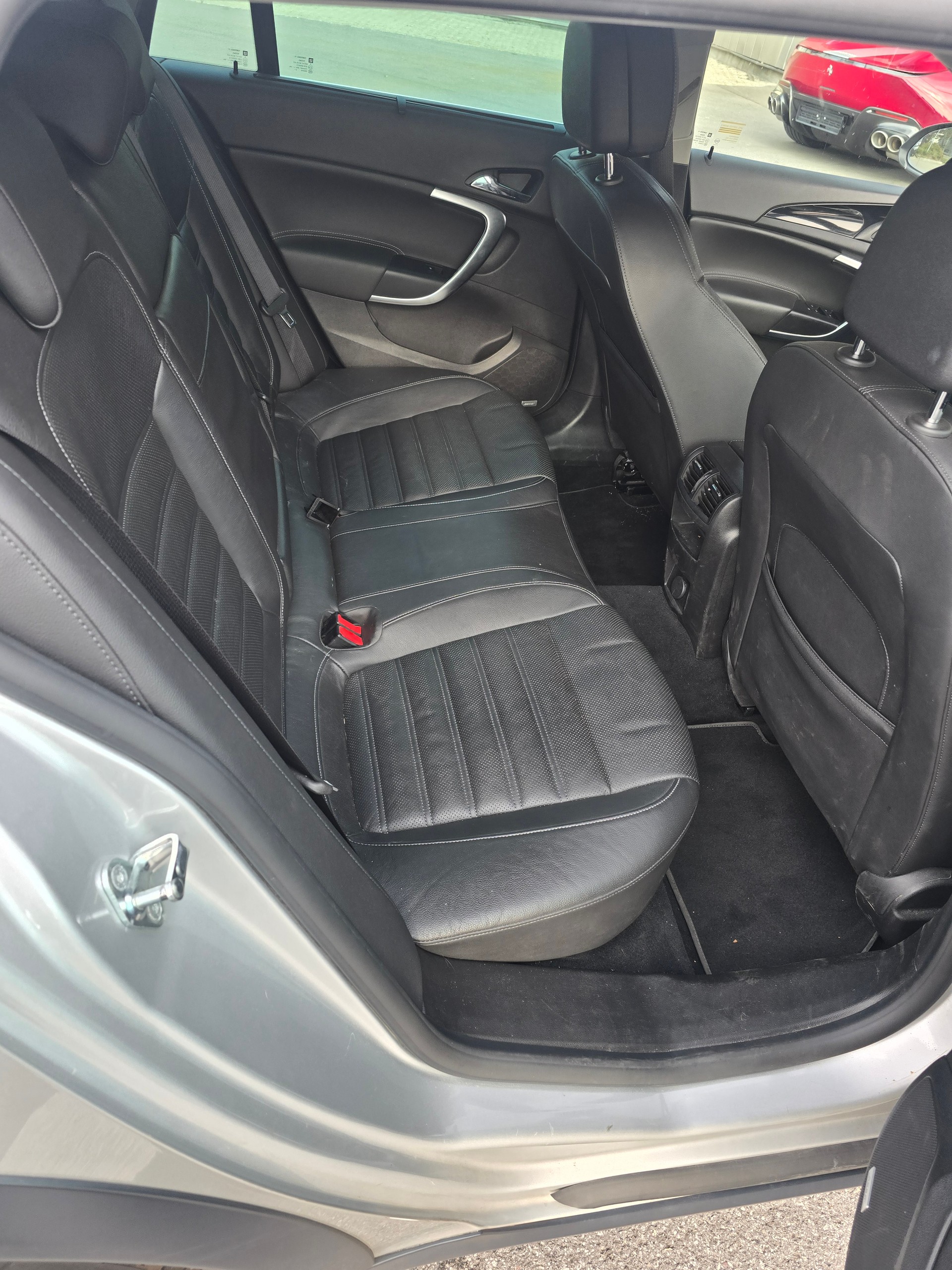 OPEL Insignia Country Tourer 2.0 Turbo 4WD Automatic-image-9