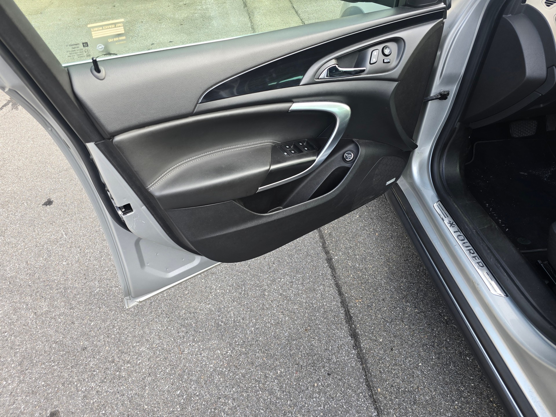 OPEL Insignia Country Tourer 2.0 Turbo 4WD Automatic-image-12