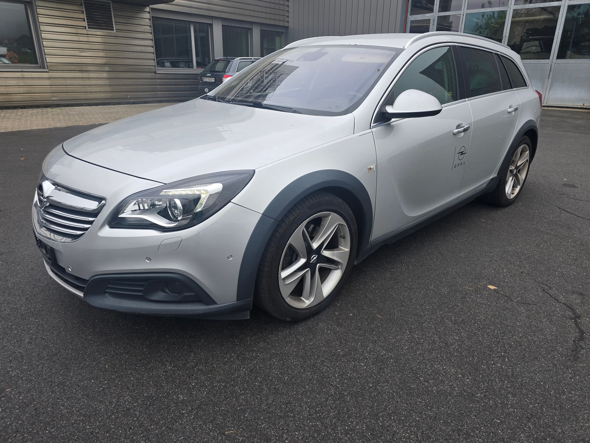 OPEL Insignia Country Tourer 2.0 Turbo 4WD Automatic-image-1
