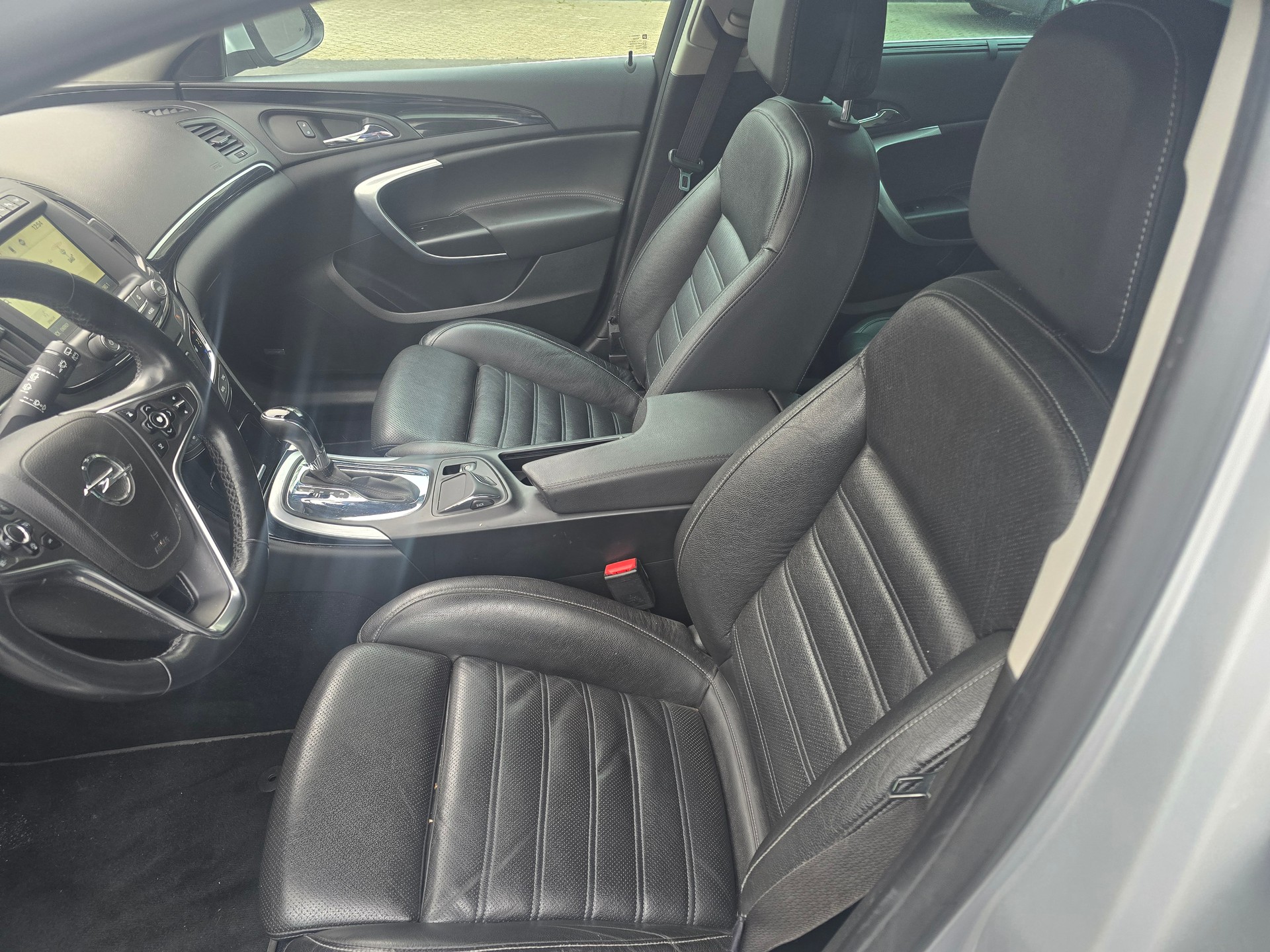 OPEL Insignia Country Tourer 2.0 Turbo 4WD Automatic-image-8