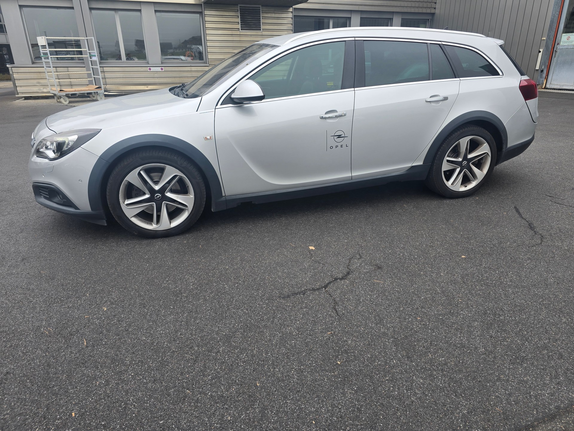 OPEL Insignia Country Tourer 2.0 Turbo 4WD Automatic-image-13