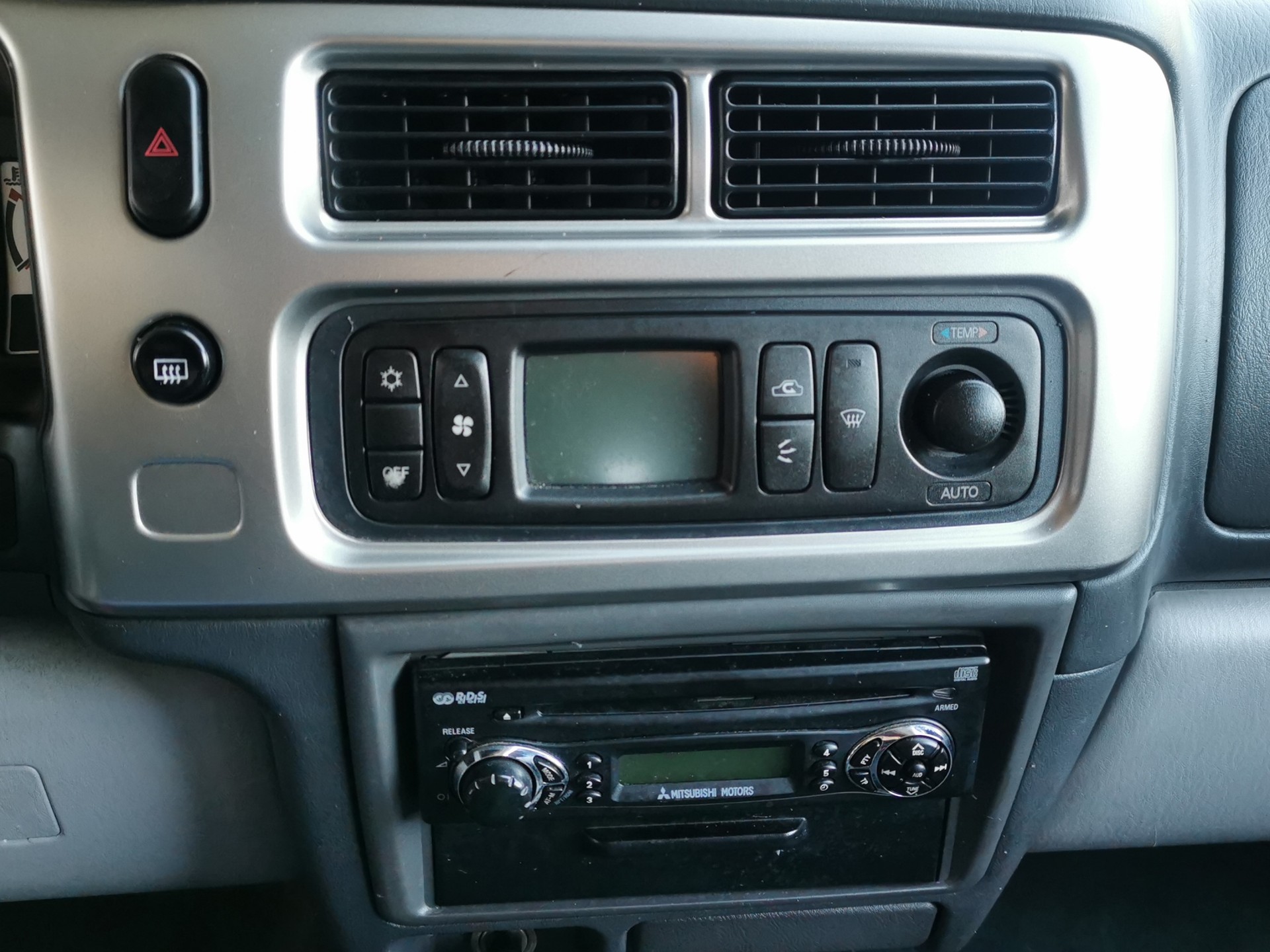 MITSUBISHI Pajero Sport TD-image-22