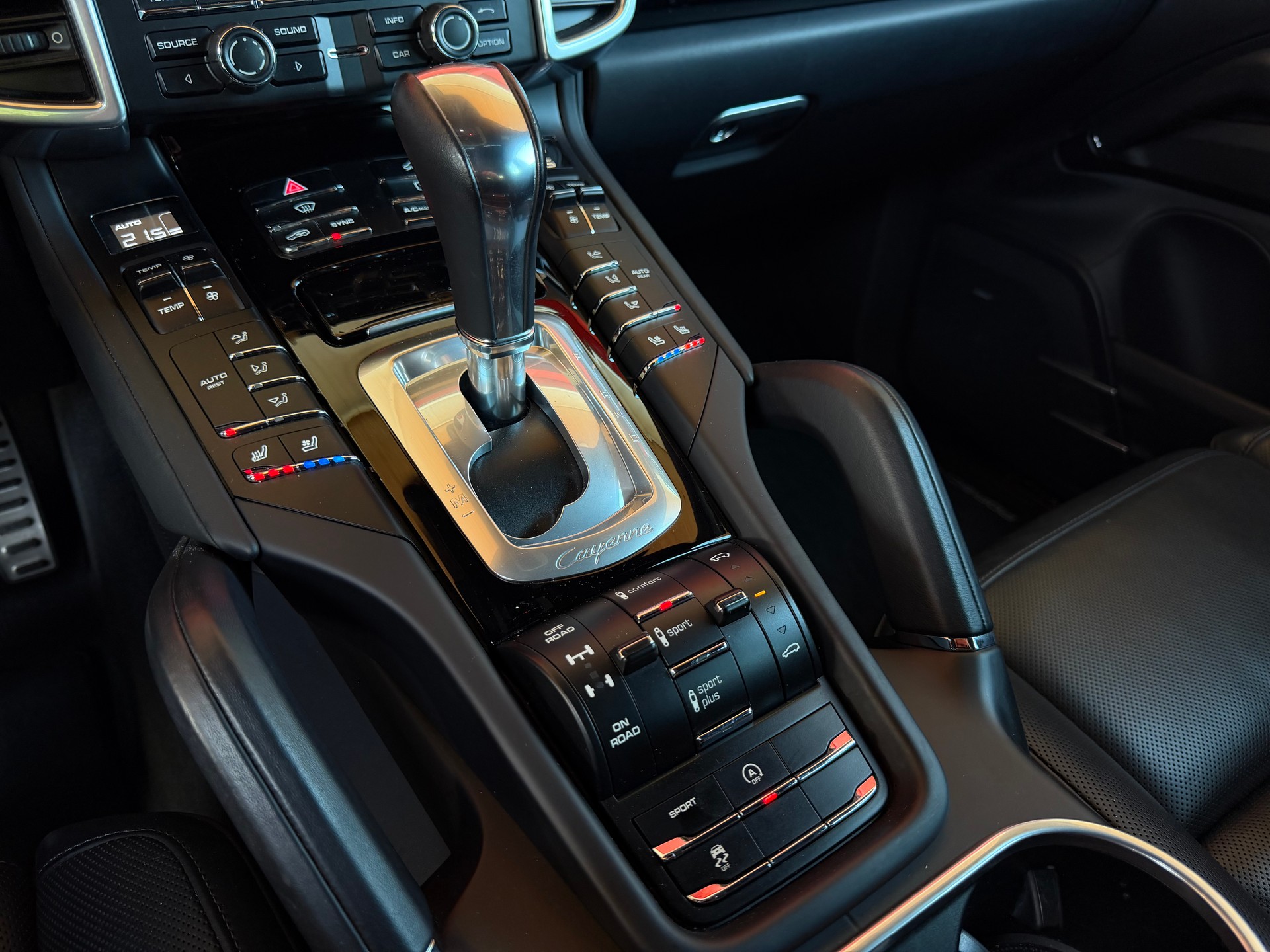 PORSCHE Cayenne Turbo *Porsche Approved* *CH-Fahrzeug*-image-11