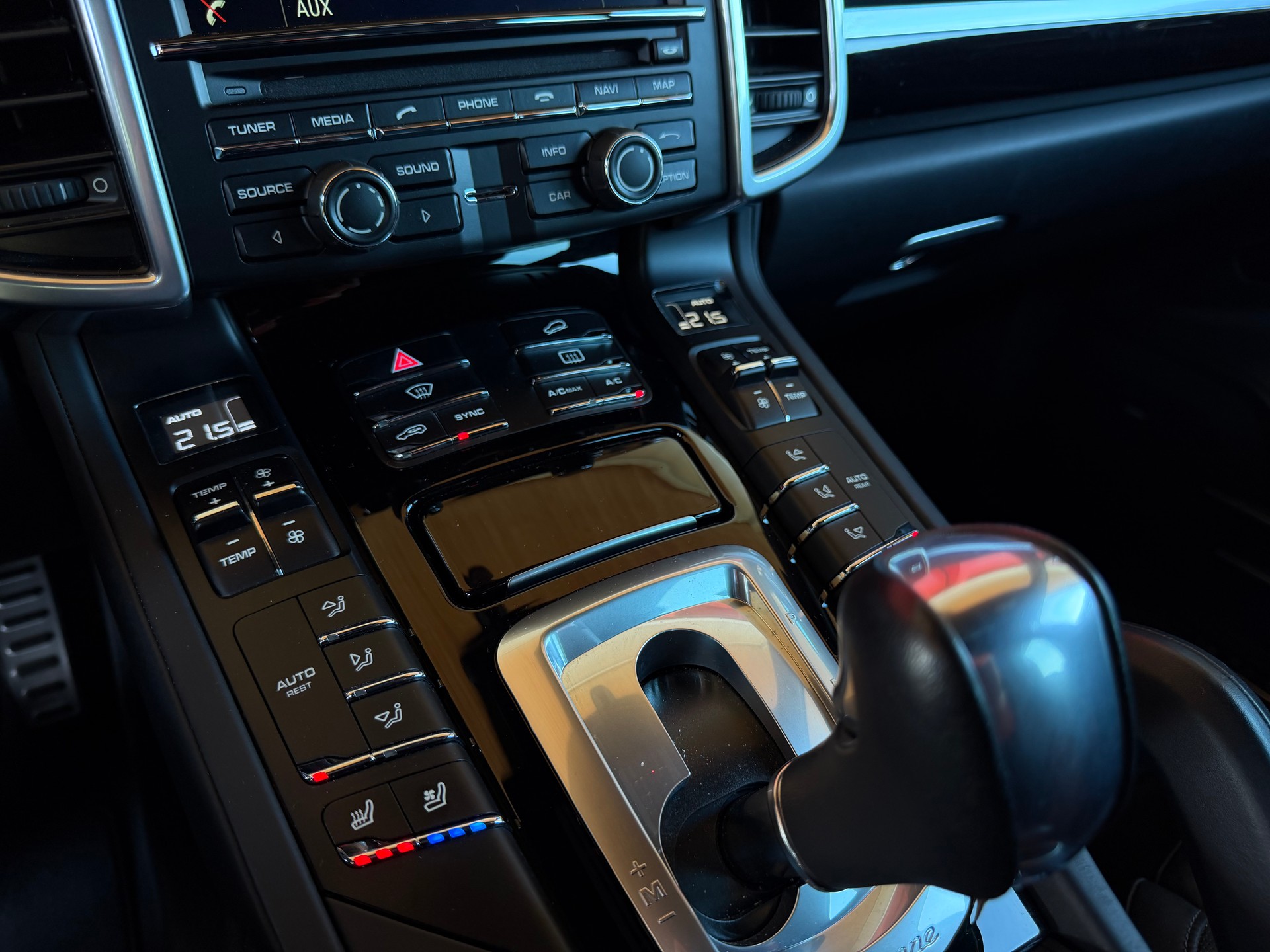 PORSCHE Cayenne Turbo *Porsche Approved* *CH-Fahrzeug*-image-12
