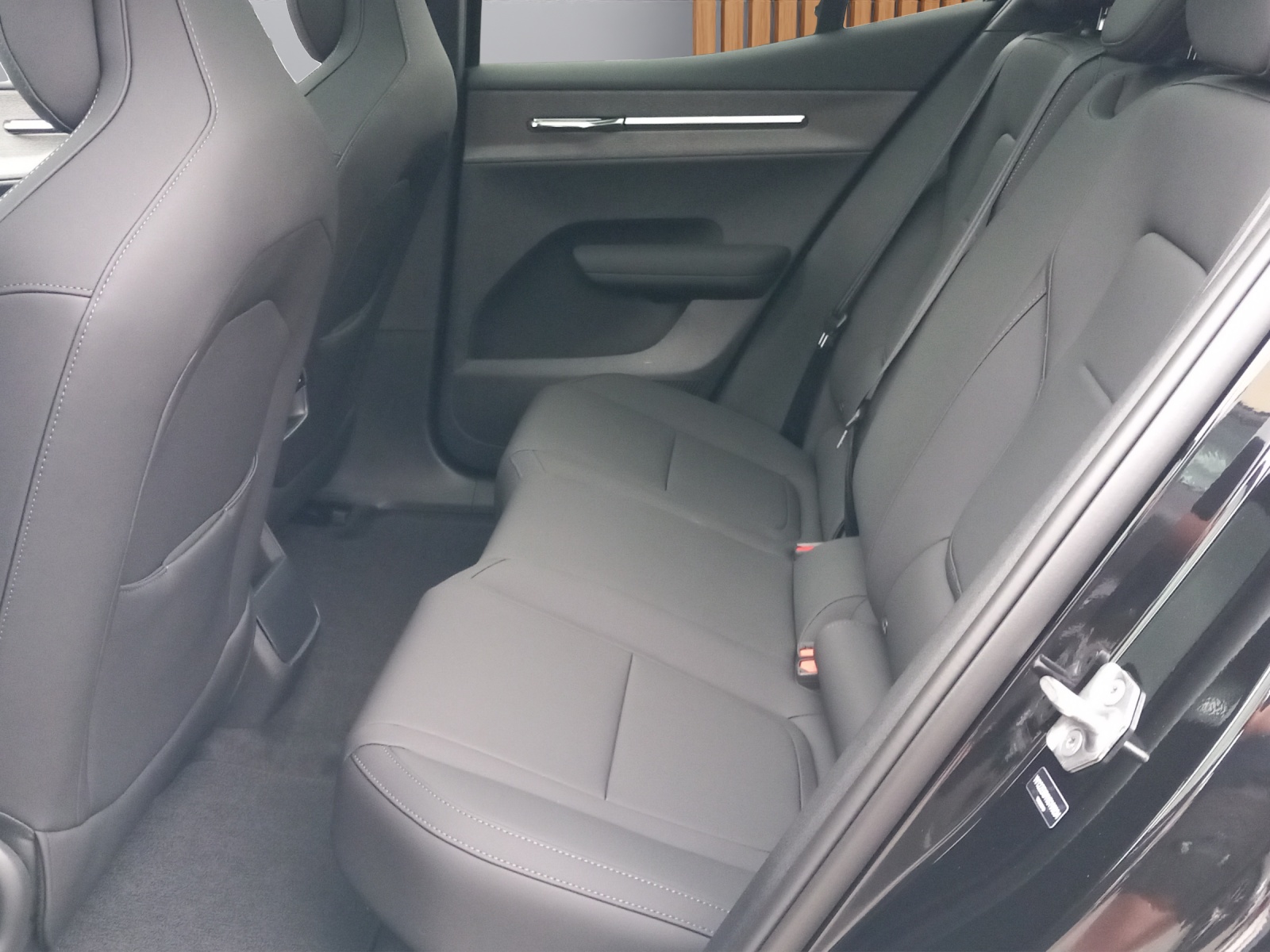 VOLVO EX30 E60 Twin Ultra Performance Sw. Black Ed. AWD-image-9