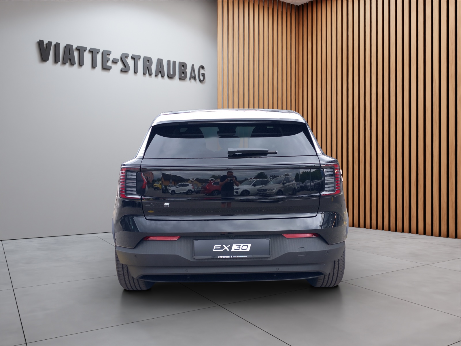 VOLVO EX30 E60 Twin Ultra Performance Sw. Black Ed. AWD-image-2