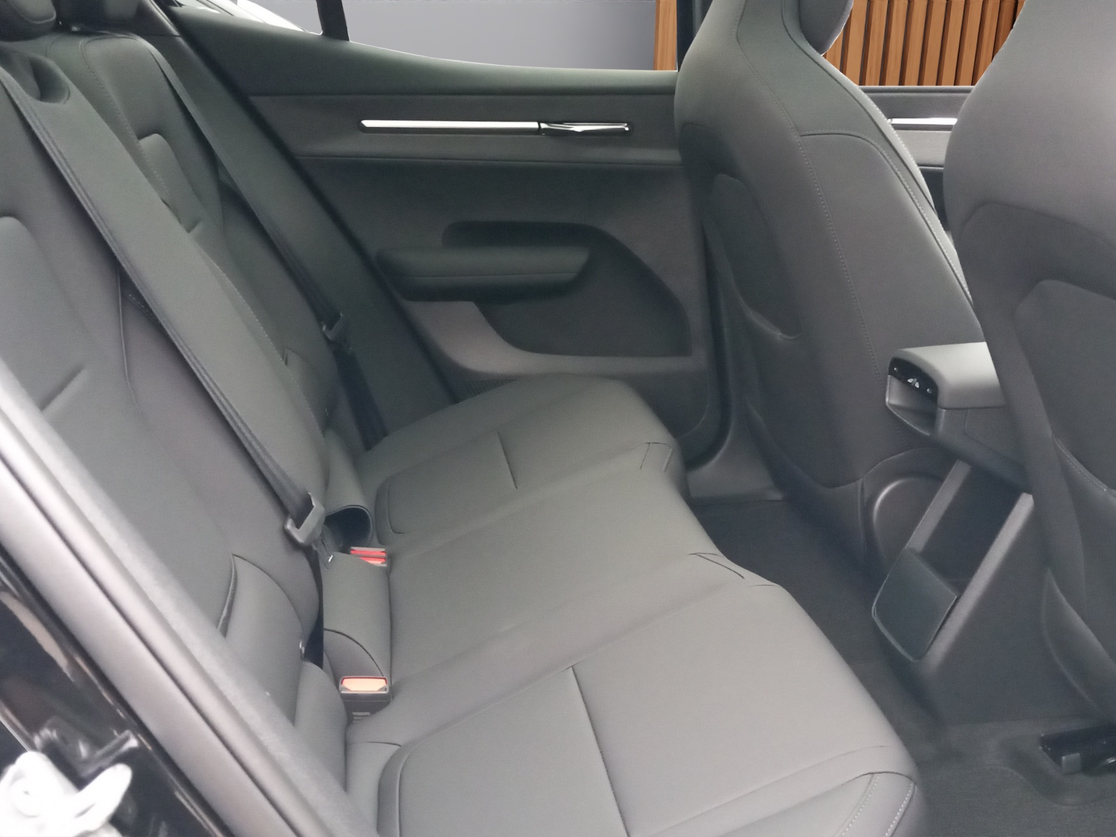 VOLVO EX30 E60 Twin Ultra Performance Sw. Black Ed. AWD-image-10