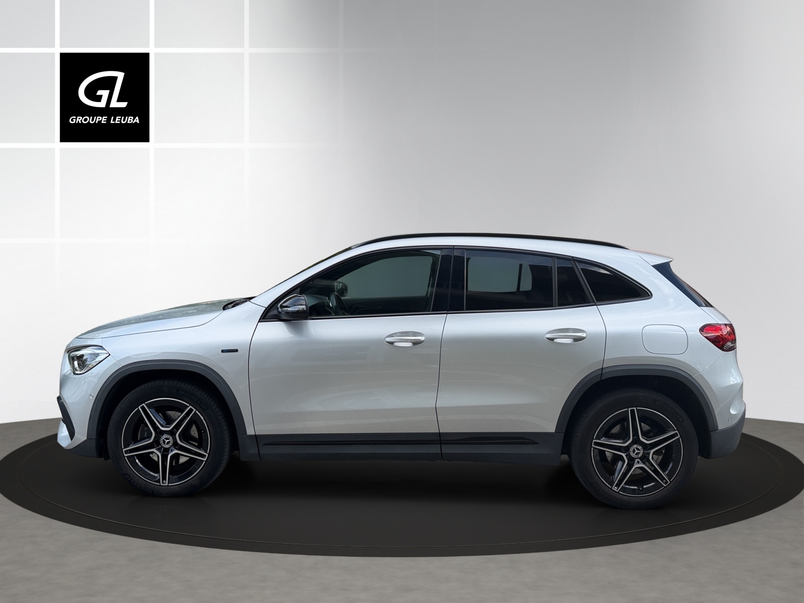 MERCEDES-BENZ GLA 250e AMG Line 8G-DCT-image-2