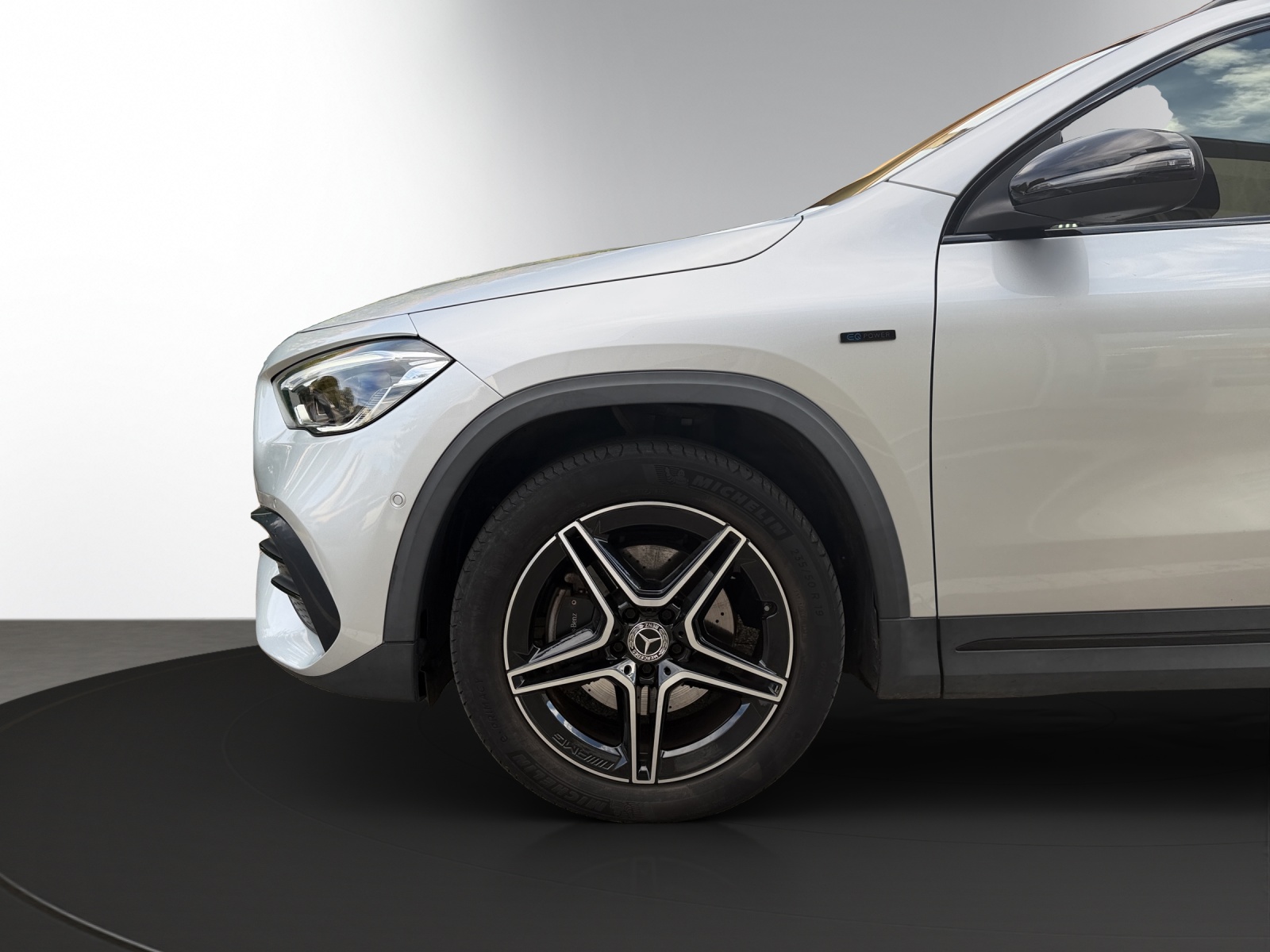 MERCEDES-BENZ GLA 250e AMG Line 8G-DCT-image-5