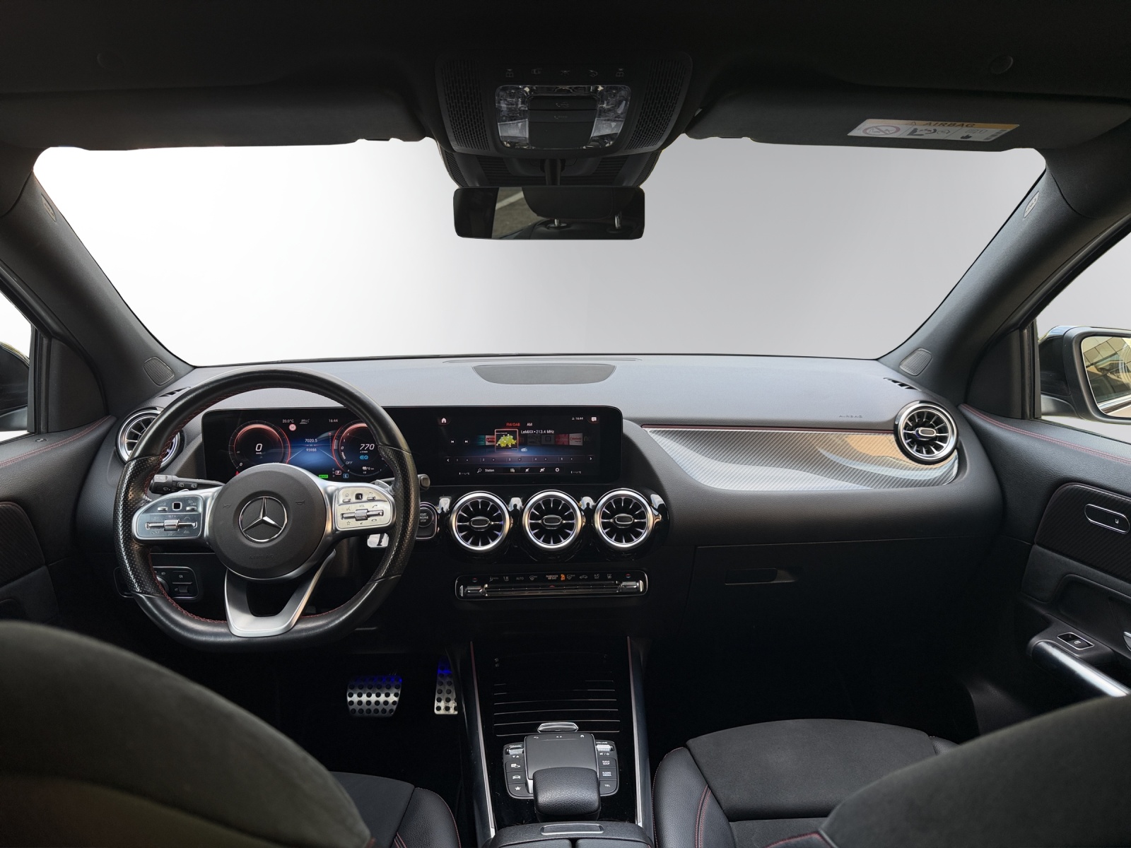 MERCEDES-BENZ GLA 250e AMG Line 8G-DCT-image-10