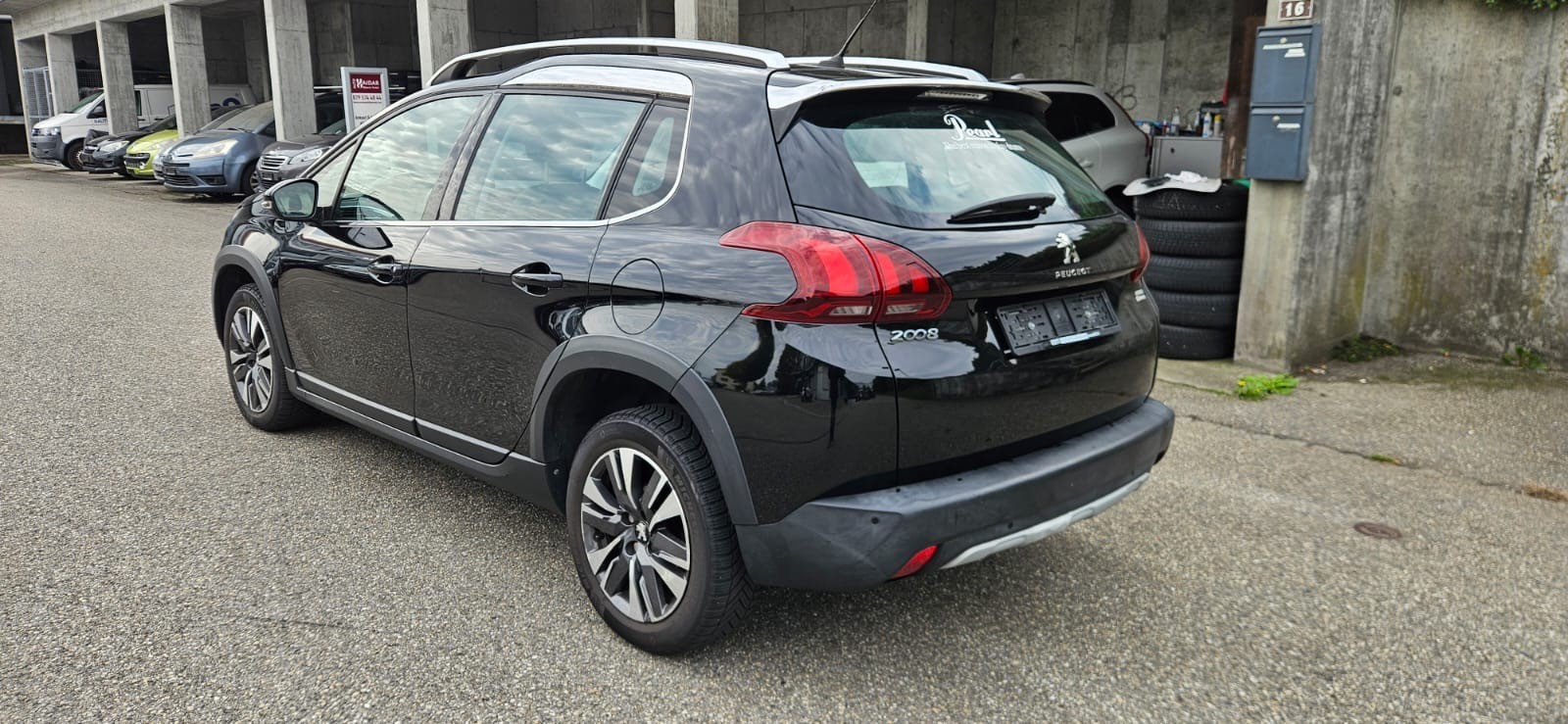 PEUGEOT 2008 1.6 BlueHDi Active-image-4