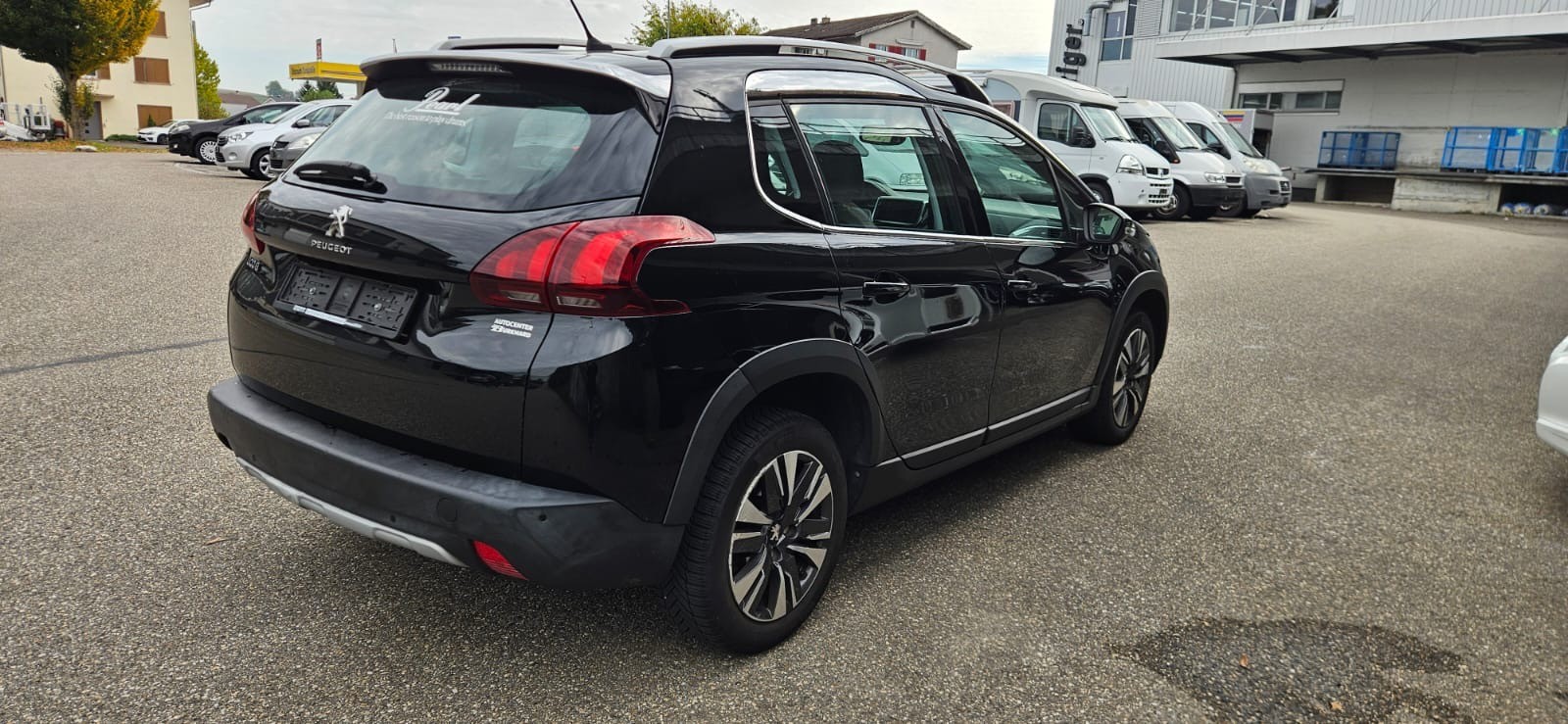 PEUGEOT 2008 1.6 BlueHDi Active-image-2