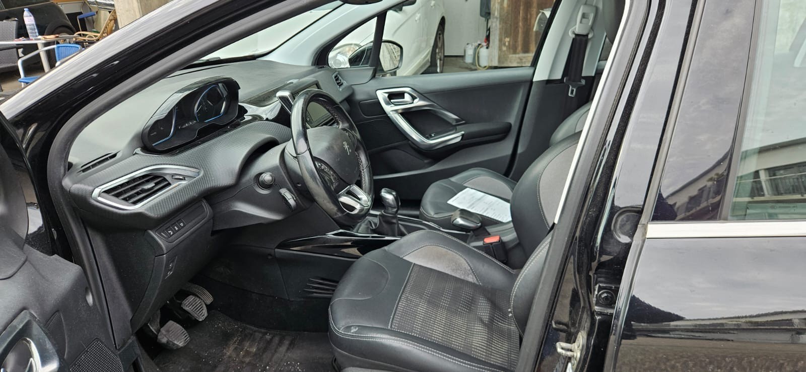 PEUGEOT 2008 1.6 BlueHDi Active-image-3