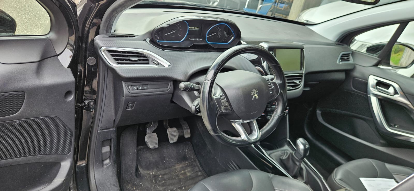 PEUGEOT 2008 1.6 BlueHDi Active-image-1