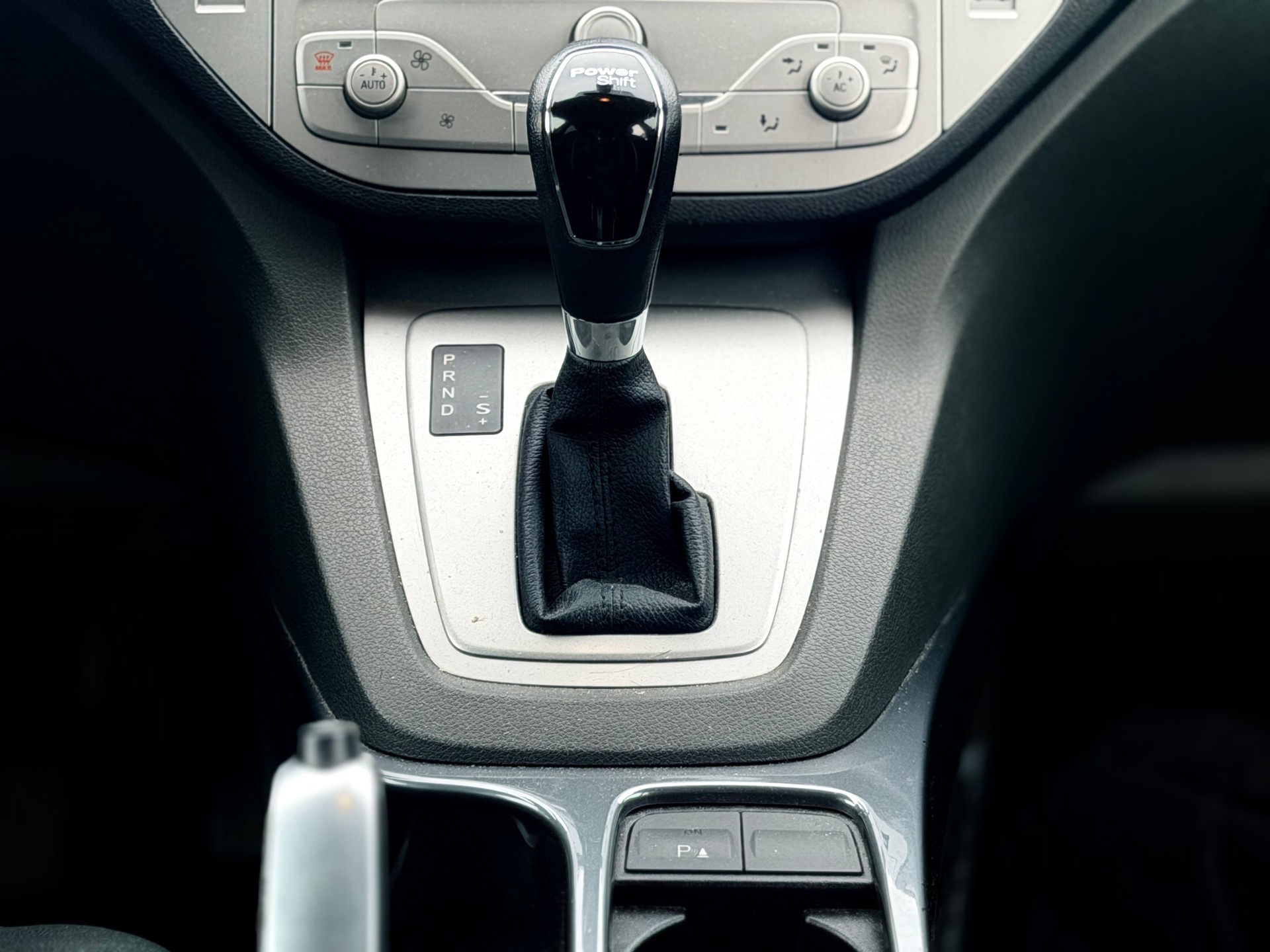FORD Kuga 2.0 TDCi Titanium 4WD PowerShift-image-8